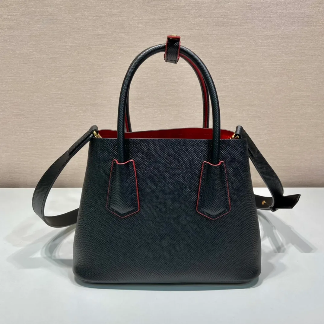 💰1900🎉New style🎉1BG443 small shopping bag🎉🎉 This Double handbag is presented in a novel mini version, combining functionality and exquisite style. Tonal leather triangle wraps around signature metal lettering logo at front. Detachable shoulder strap for shoulder or cross-body wear. Simple and elegant, if you like babies, hurry up and get it🎉🎉 Length 25x Height 18.5x Bottom 12.5cm🎉🎉🎉👏👏👏