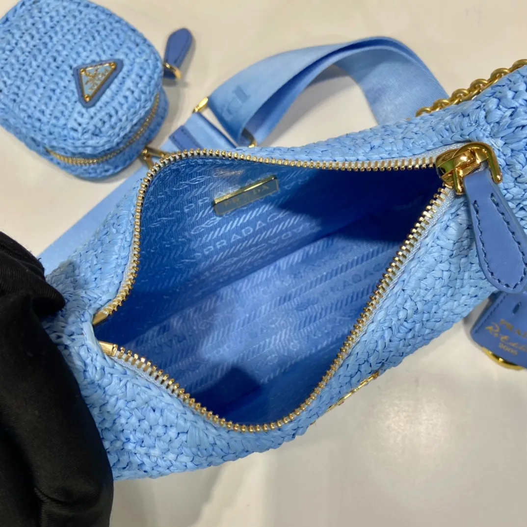 💰1560🎉Straw three-in-one🎉1BH204🎉🎉New color This pure hand-knitted three-in-one design is great👏👏three uses in one pack🎉🎉This complicated craftsmanship looks very elegant/fashionable. What I love most is that there is a small pendant (small bag) hanging on the shoulder strap. The upper body effect is very good and the return rate is 100%😘A must-have for summer🎉Hurry up and get it🎉🎉 Length 23x Height 16x Bottom 7cm