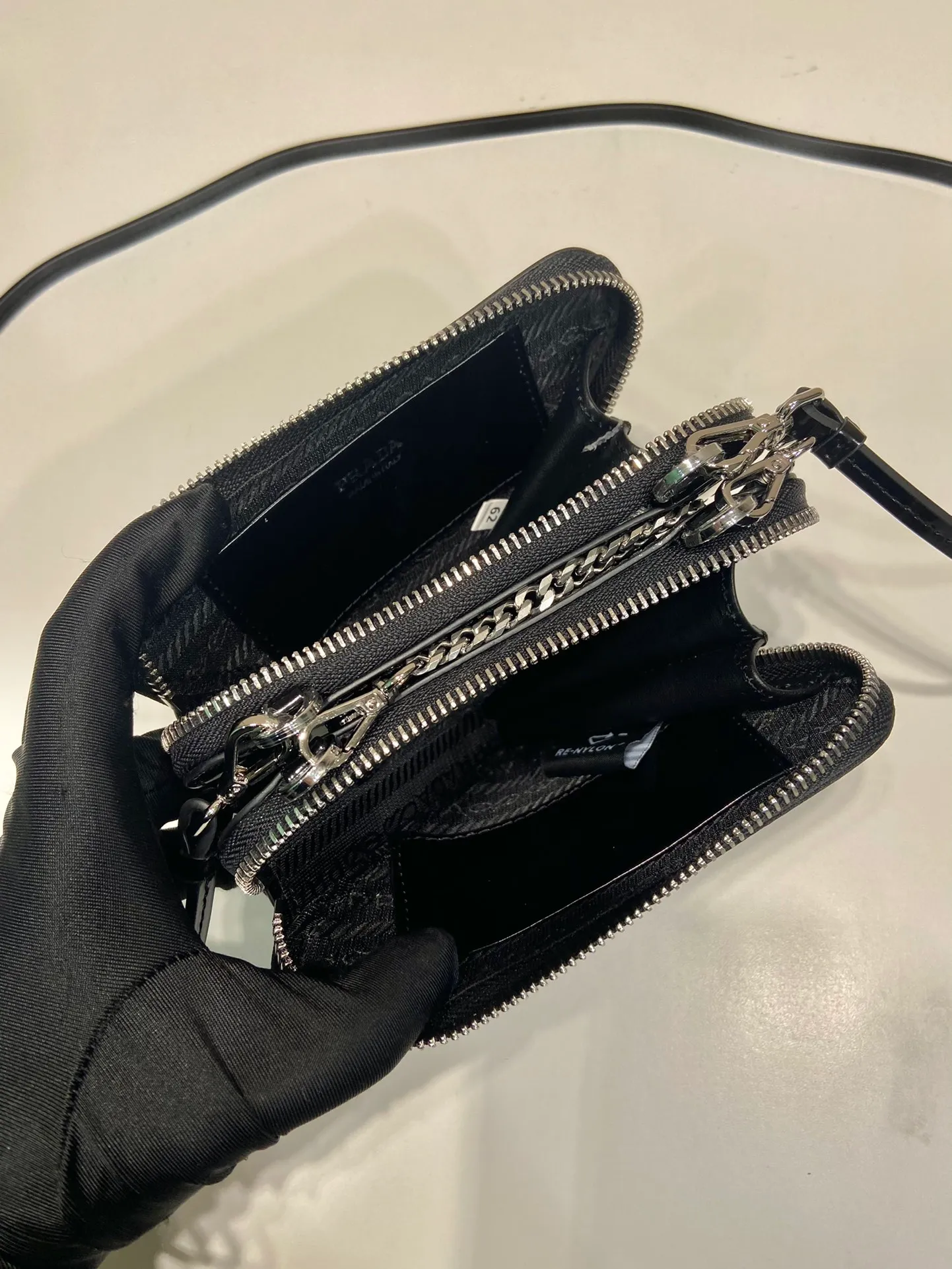 💰920🎉Gemini crystal triangle bag🎉1NR015 new color😘Crystal bag This two-in-one twin bag has a very unique design and can be disassembled into 2 bags🎉🎉. The body of the bag is made of imitation crystal, which is perfect🎉🎉. One can be carried by hand and the other can be worn as a crossbody. It can also be combined😘😘Another hot new product🎉 If you like babies, hurry up and get it🎉🎉 Length 15x height 10x bottom 5cm🎉🎉🎉👏👏👏