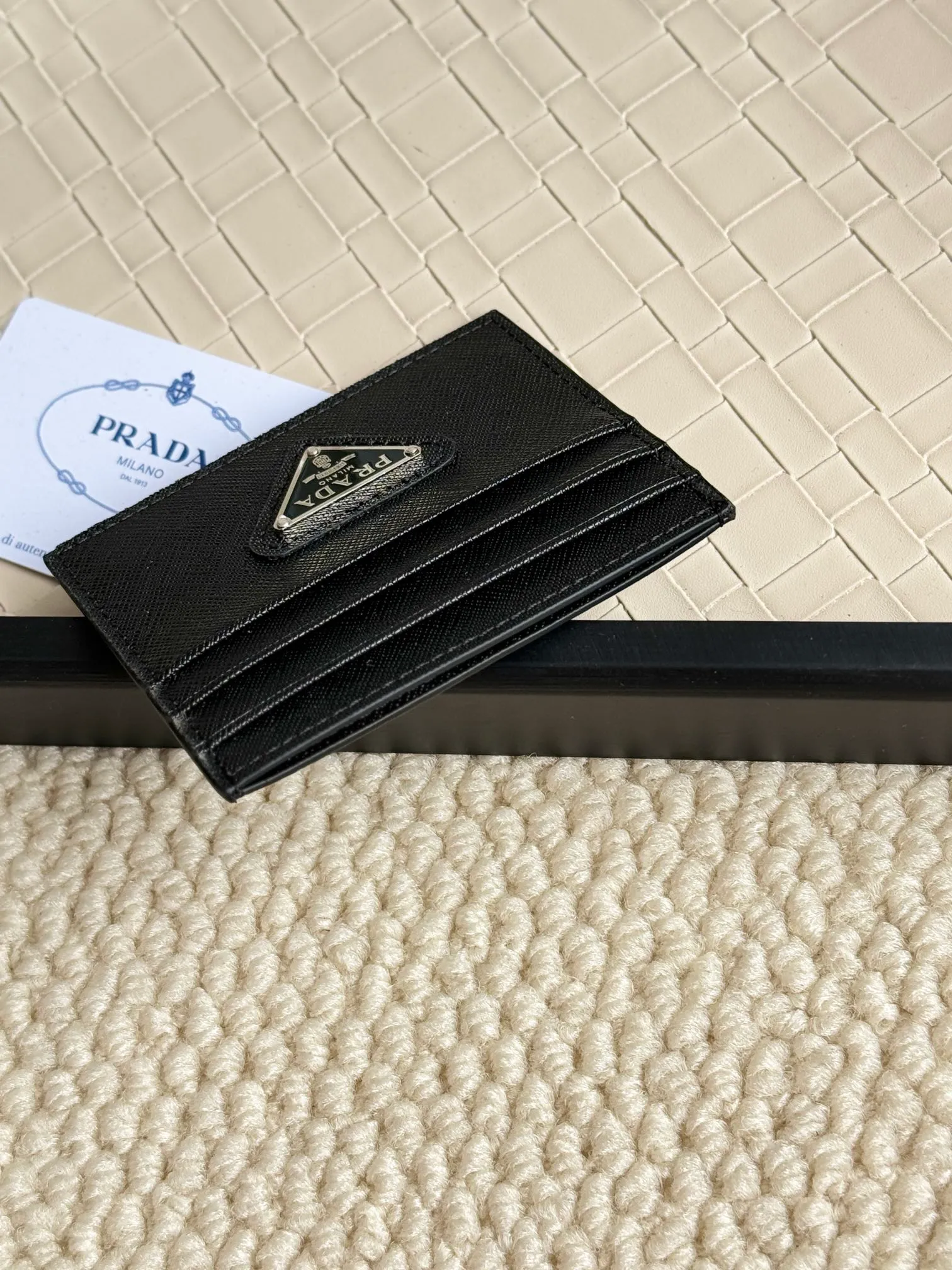 💰100prada popular card holder, unisex small card holder, black, model 1MC025 Triangle Wheat series, nine colors, made of cross-grain cowhide, 6 card slots ➕ a middle mezzanine, which can hold multiple cards and zeros 💰, size 11.2×8.5cm, taken in kind, what you see is what you get