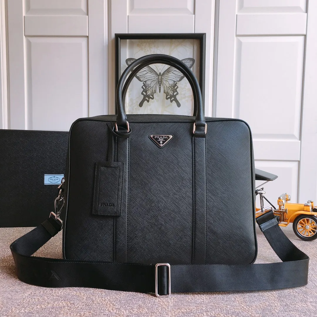 💰2000🎉Classic hot model🎉0661 has been shipped👏👏, using imported cross-grain cowhide, top-grade hardware, and imported sheepskin inside👏🏻👏🏻Classic and fashionable, a classic model that will never go out of style👍👍, length 36X height 28x bottom 9cm.👍👍👍