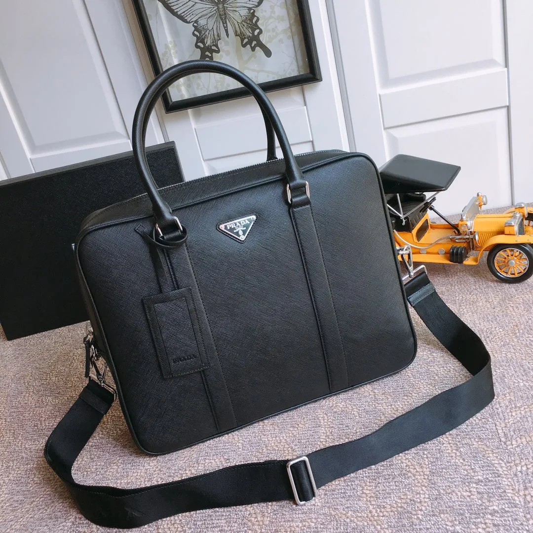 💰2000🎉Classic hot model🎉0661 has been shipped👏👏, using imported cross-grain cowhide, top-grade hardware, and imported sheepskin inside👏🏻👏🏻Classic and fashionable, a classic model that will never go out of style👍👍, length 36X height 28x bottom 9cm.👍👍👍