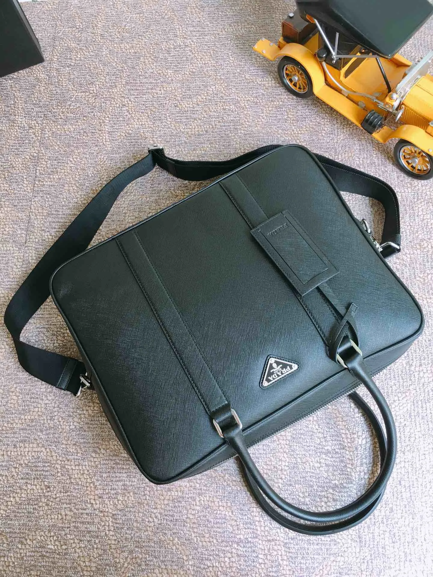 💰2000🎉Classic hot model🎉0661 has been shipped👏👏, using imported cross-grain cowhide, top-grade hardware, and imported sheepskin inside👏🏻👏🏻Classic and fashionable, a classic model that will never go out of style👍👍, length 36X height 28x bottom 9cm.👍👍👍