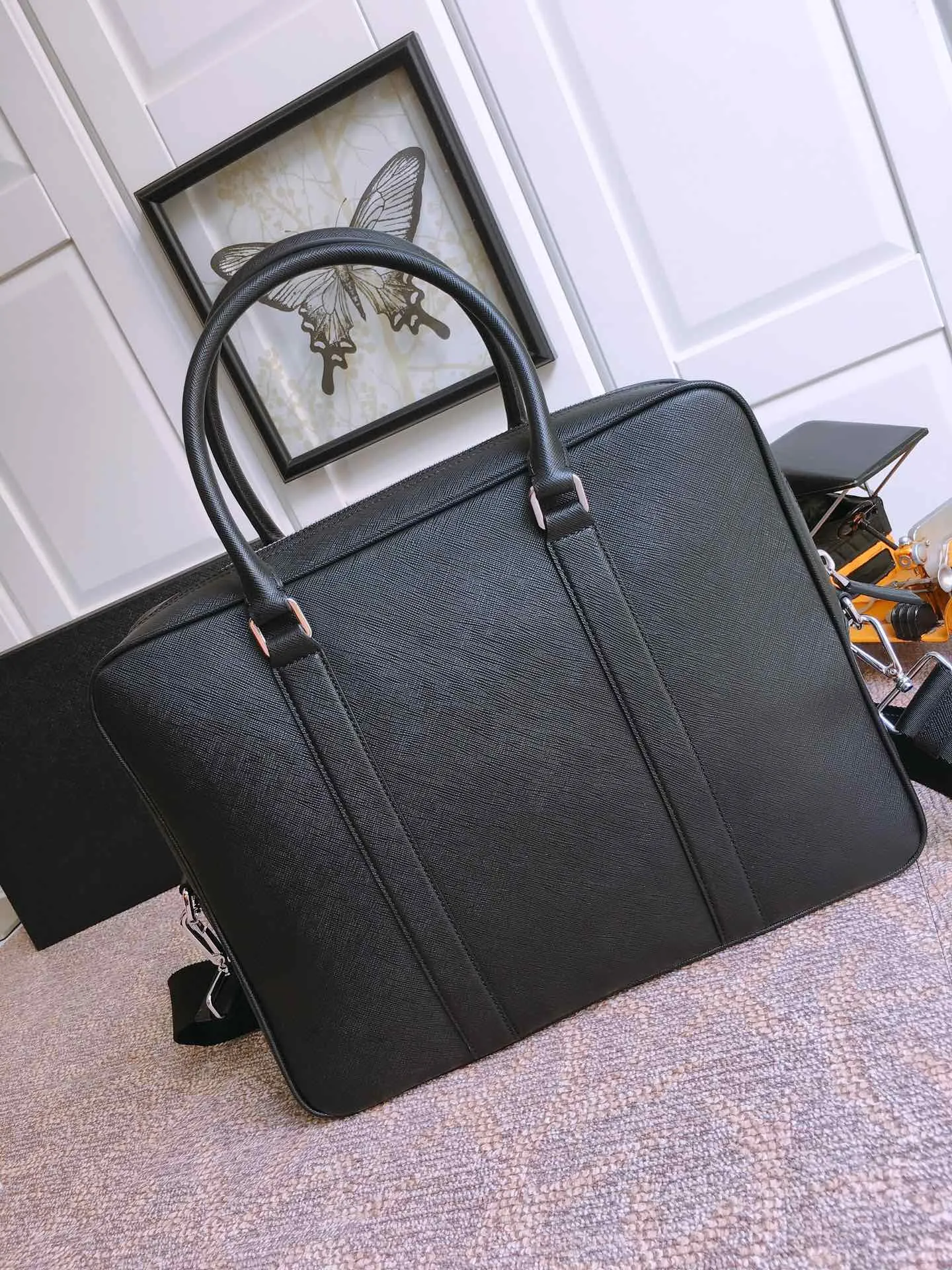 💰2000🎉Classic hot model🎉0661 has been shipped👏👏, using imported cross-grain cowhide, top-grade hardware, and imported sheepskin inside👏🏻👏🏻Classic and fashionable, a classic model that will never go out of style👍👍, length 36X height 28x bottom 9cm.👍👍👍