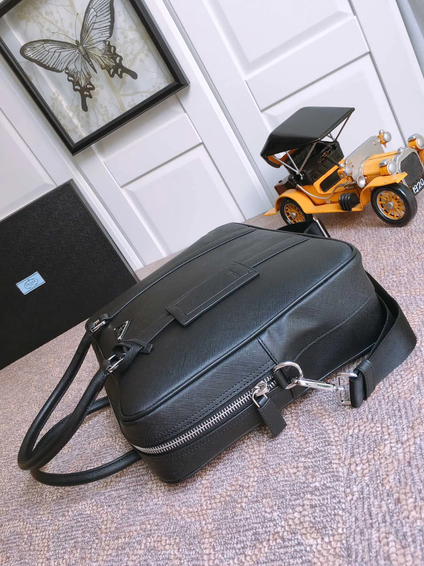💰2000🎉Classic hot model🎉0661 has been shipped👏👏, using imported cross-grain cowhide, top-grade hardware, and imported sheepskin inside👏🏻👏🏻Classic and fashionable, a classic model that will never go out of style👍👍, length 36X height 28x bottom 9cm.👍👍👍