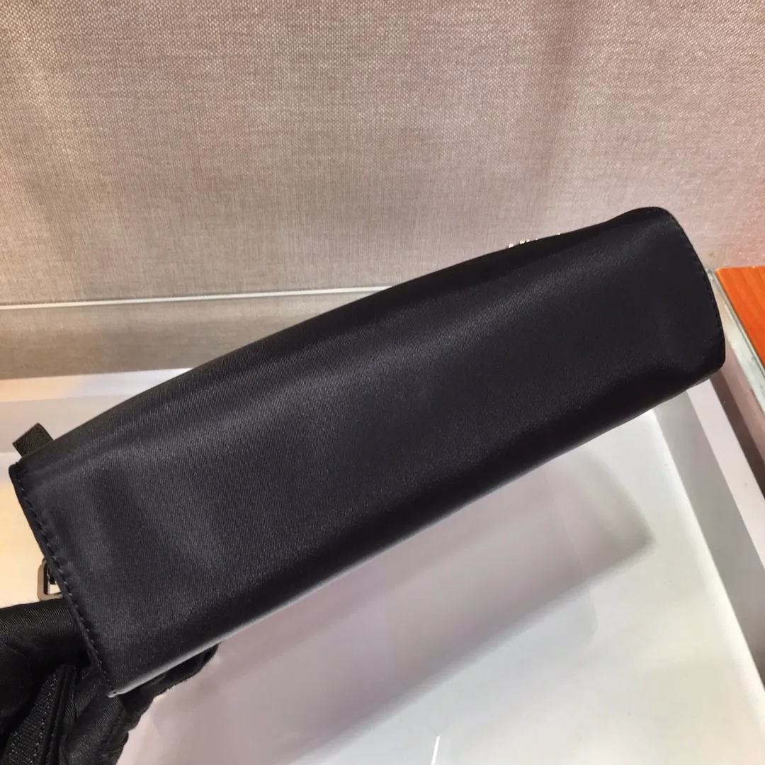 💰700 classic handbag👏👏👏2NE789 fortune boy, made of imported nylon material/cowhide, detachable leather wrist strap, polished steel metal accessories👏👏👏165 OEM code, light and fashionable🤗🤗🤗, length 24x height 17 bottom 6.5cm,