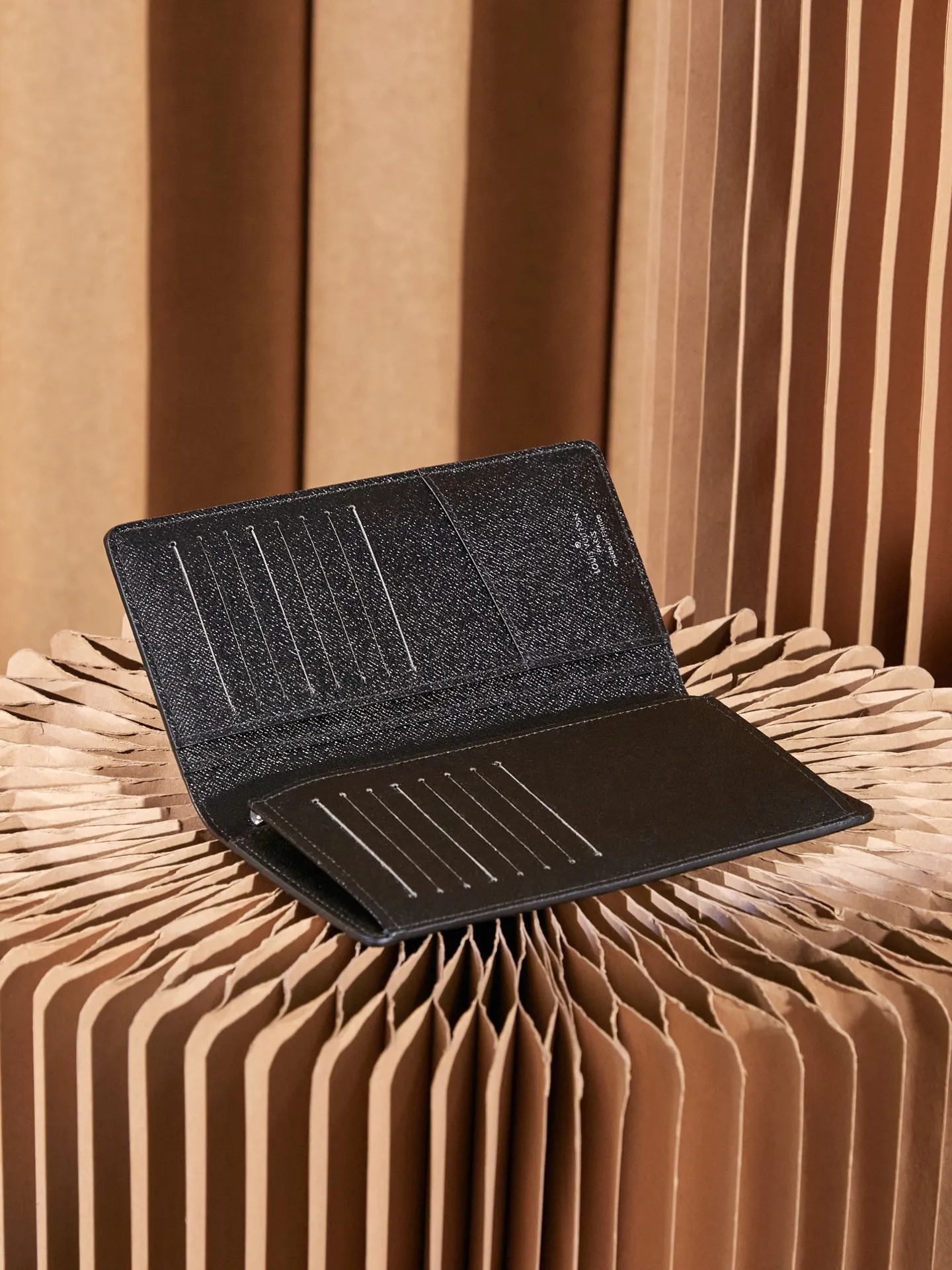 P¥240 👉nfc163C01 dynamic chip version👈 [Top-level inspection-free] BRAZZA Wallet M61697 Black Flower Suit Clip Long Clip This Brazza wallet made of Monogram canvas exudes unstoppable masculinity. It's spacious and functional and can be easily stowed away in a coat pocket. Can hold change, credit card and banknotes, 1 compartment with support panel, can store banknotes, 1 large zipper compartment, can store coins, patch pocket design can store banknotes and receipts, 1 ID or business card slot, 16 credit card slots, 66540 dimensions (length x height x width) 10 X19 X2 cm Comes with gift box