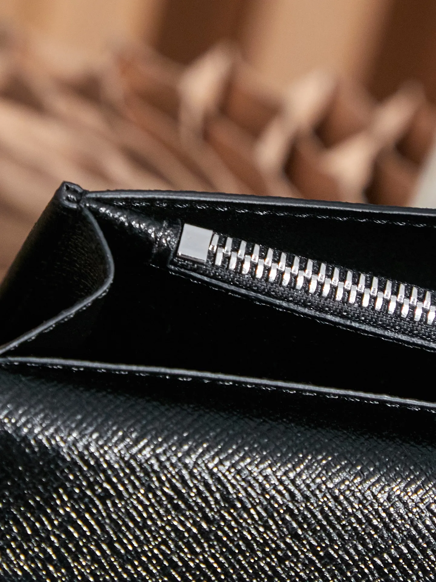 P¥240 👉nfc163C01 dynamic chip version👈 [Top-level inspection-free] BRAZZA Wallet M61697 Black Flower Suit Clip Long Clip This Brazza wallet made of Monogram canvas exudes unstoppable masculinity. It's spacious and functional and can be easily stowed away in a coat pocket. Can hold change, credit card and banknotes, 1 compartment with support panel, can store banknotes, 1 large zipper compartment, can store coins, patch pocket design can store banknotes and receipts, 1 ID or business card slot, 16 credit card slots, 66540 dimensions (length x height x width) 10 X19 X2 cm Comes with gift box