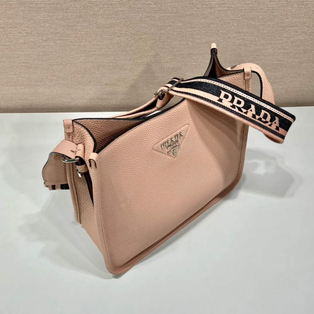 💰1840👏New fabric cross-body bag👏1BC073/large tote bag This leather mini shoulder bag has a simple design. A metallic triangle logo on the front adds signature tone. Equipped with detachable/adjustable logo printed webbing, the upper body effect is very beautiful😘😘highlighting its modern style. High fashion is the main fashion for daily matching. Hurry up and get it, it’s so beautiful👏👏 Length 30xH 28xH 12cm👏👏👏😘😘😘