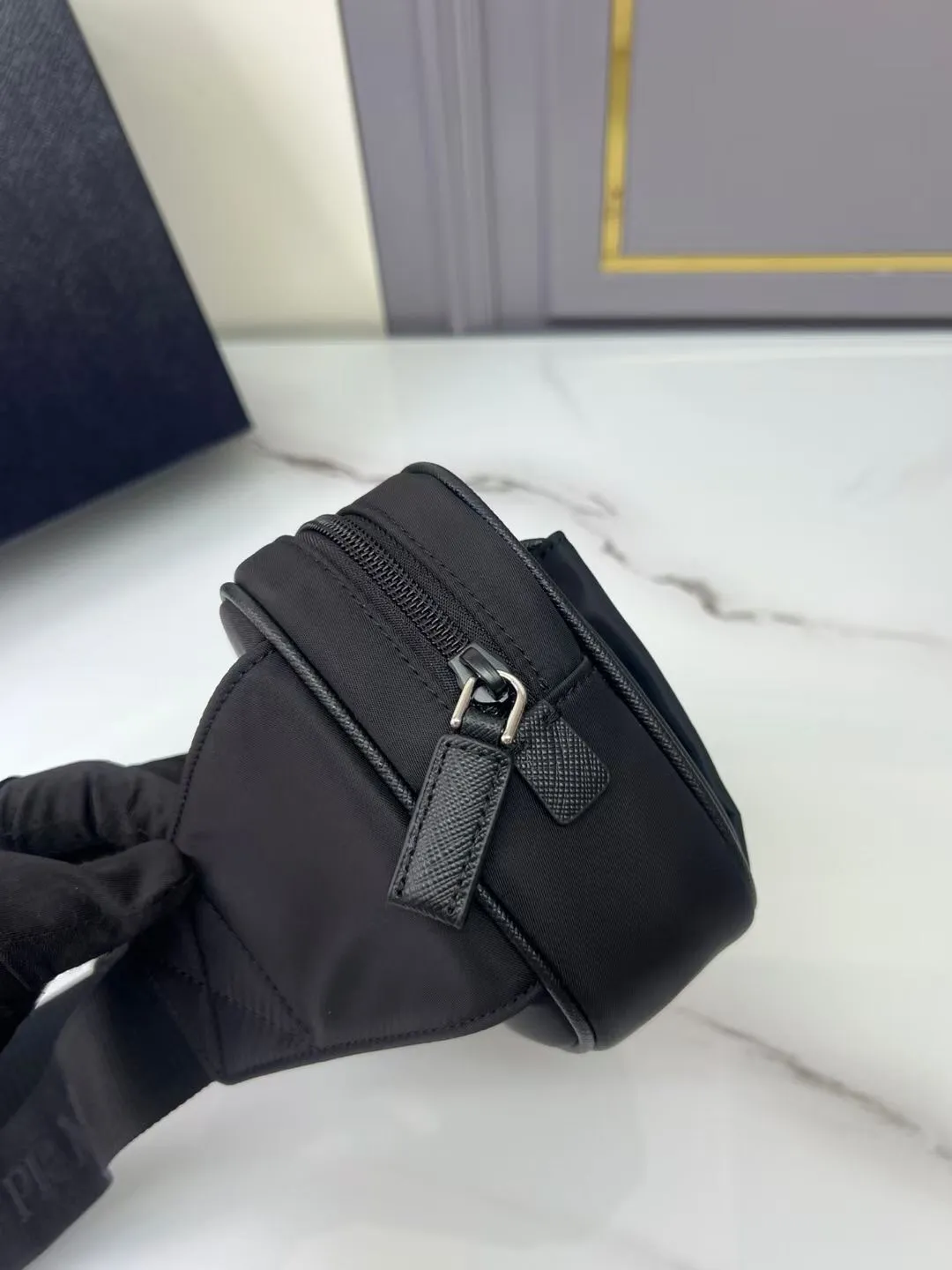 Prada P440¥ black cloth with leather lightweight small chest waist bag, same style for men and women. High-end quality 208 OEM code, HZ7291977 size: 21/12.5/4.5cm