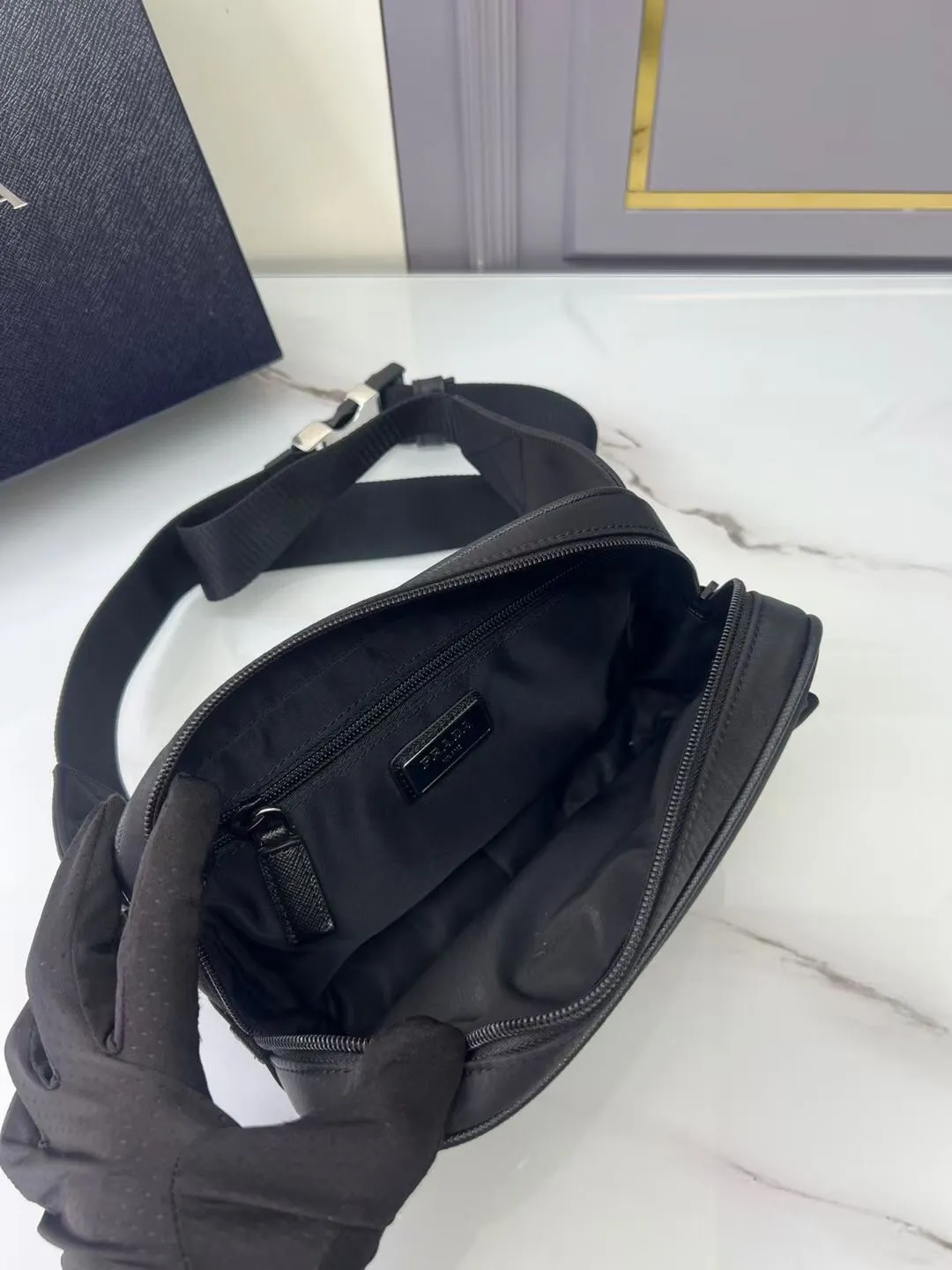 Prada P440¥ black cloth with leather lightweight small chest waist bag, same style for men and women. High-end quality 208 OEM code, HZ7291977 size: 21/12.5/4.5cm