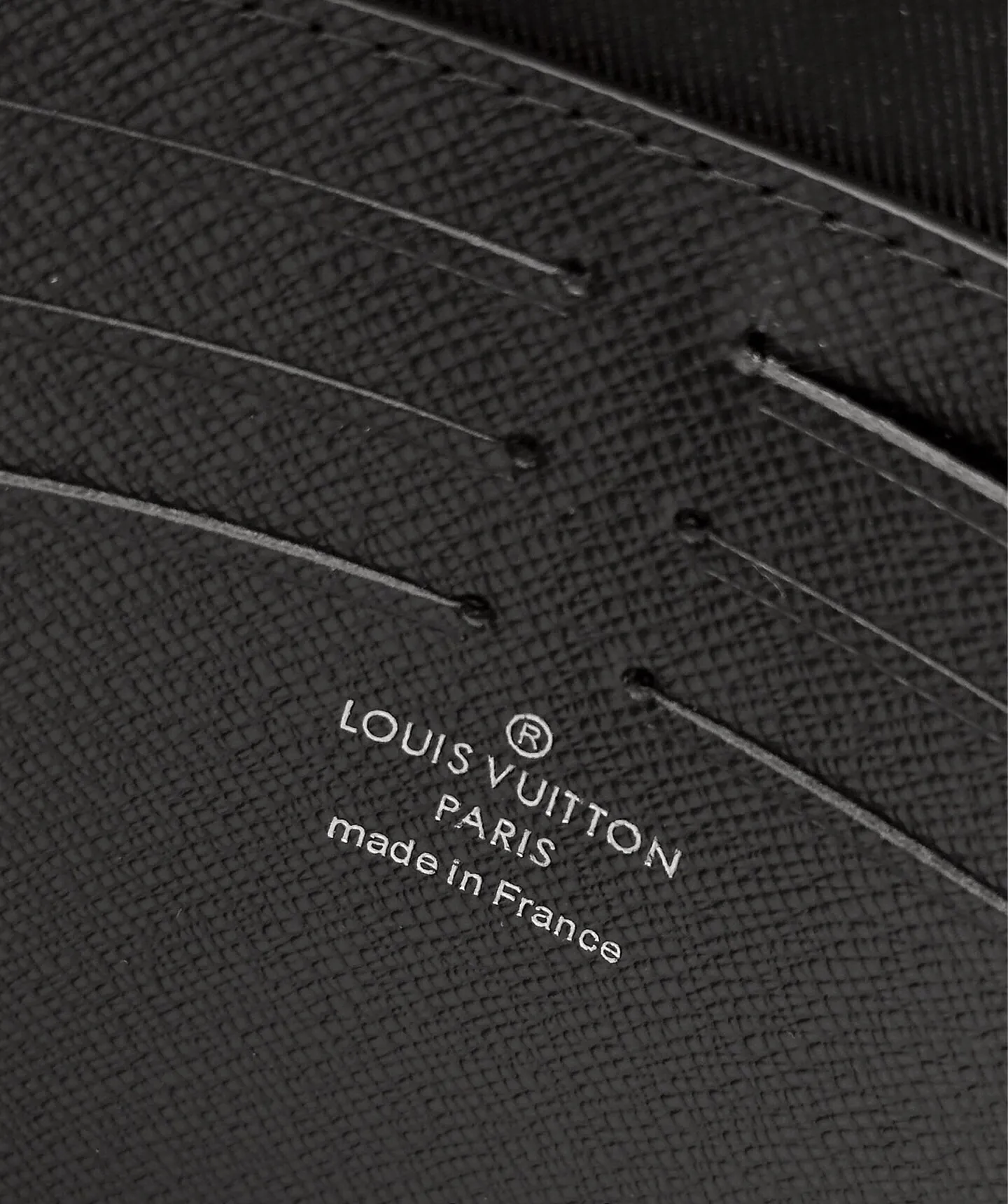 P¥400👉nfc dynamic chip version👈【Top original order, all steel hardware】M81934 LV X YK POCHETTEVOYAGE clutch bag! Crafted from the new iconic black and gray Monogram Eclipse canvas, this tough new Pochette Voyage medium bag can easily store personal essentials. Comes with gift box, size 26cmx20cm
