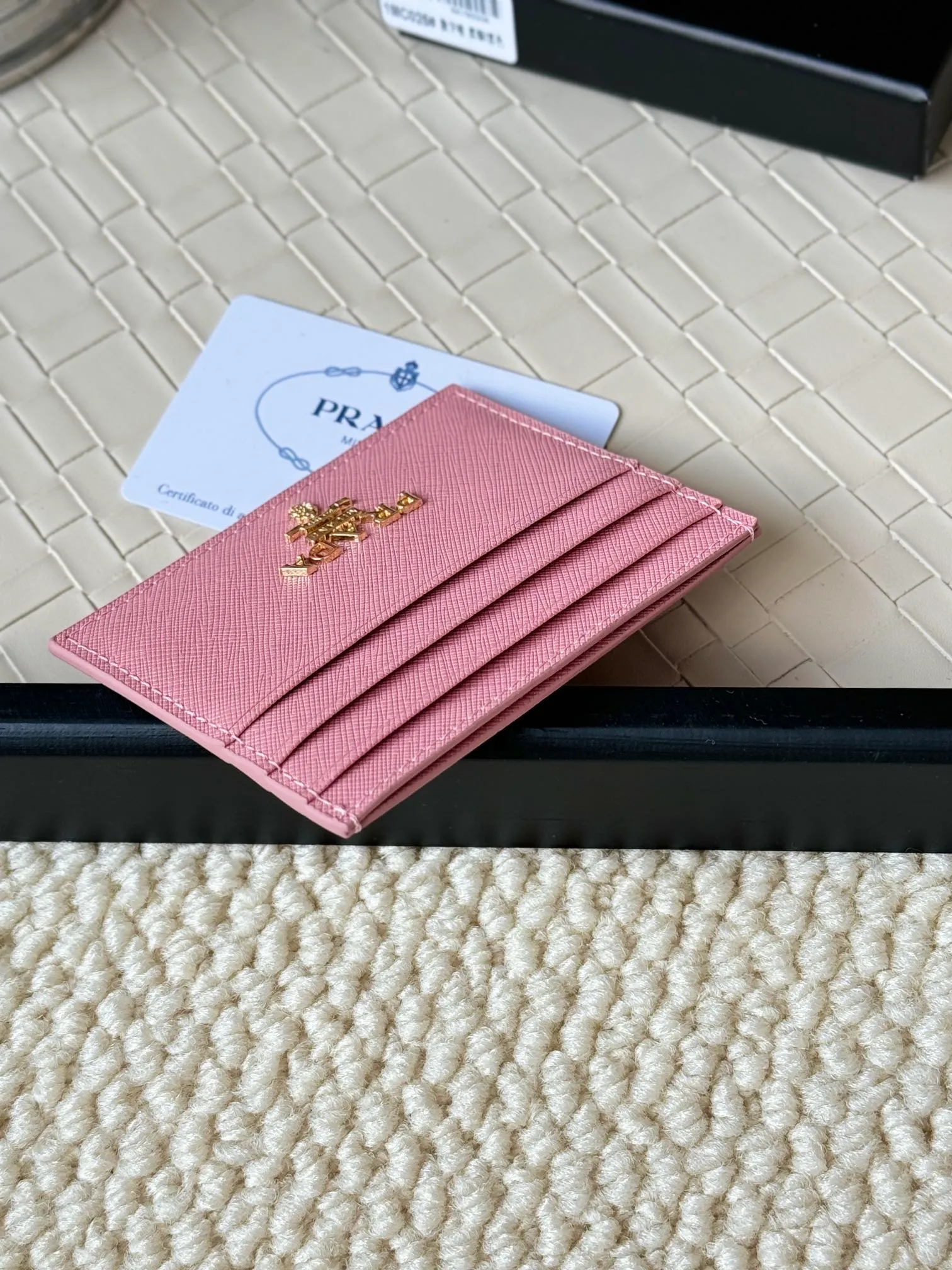 💰110prada popular card holder, unisex small card holder, black, model 1MC025, loose lettering Triangle Wheat series, nine colors, made of cross-grain cowhide, 6 card slots ➕ One middle sandwich, can place multiple cards and zeros 💰, size 11.2×8.5cm, real shot, what you see is what you get