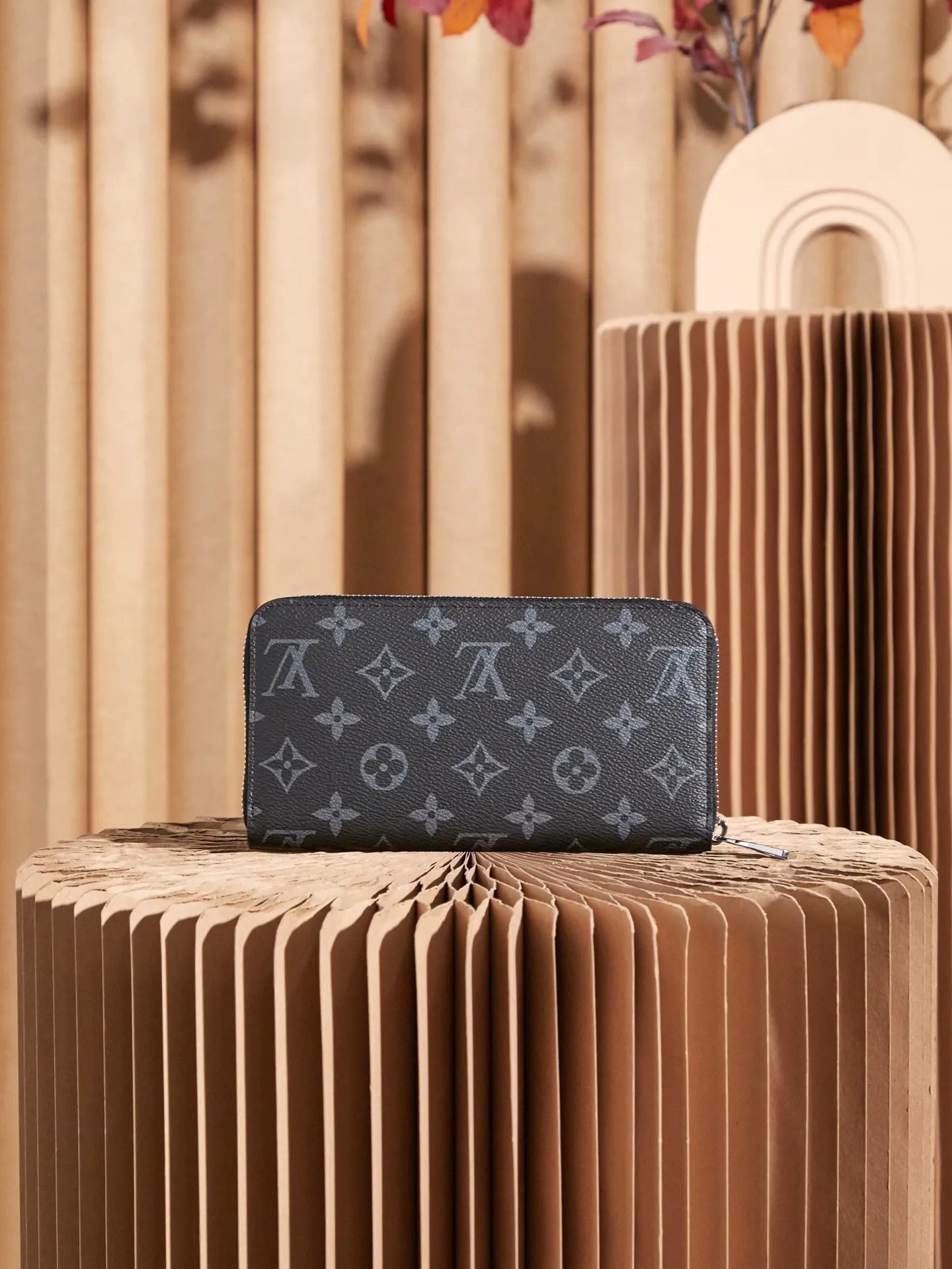 P¥300👉nfc dynamic chip version👈[Top-level inspection-free] M61694 black flower, overseas special supply (special product), a new upgrade of the classic wallet! This Zippy wallet is made of canvas, with a new colorful lining design and four credit card slots, making it convenient and practical. 60017, size: 19.5 x 10.0 x 2.0 cm with gift box