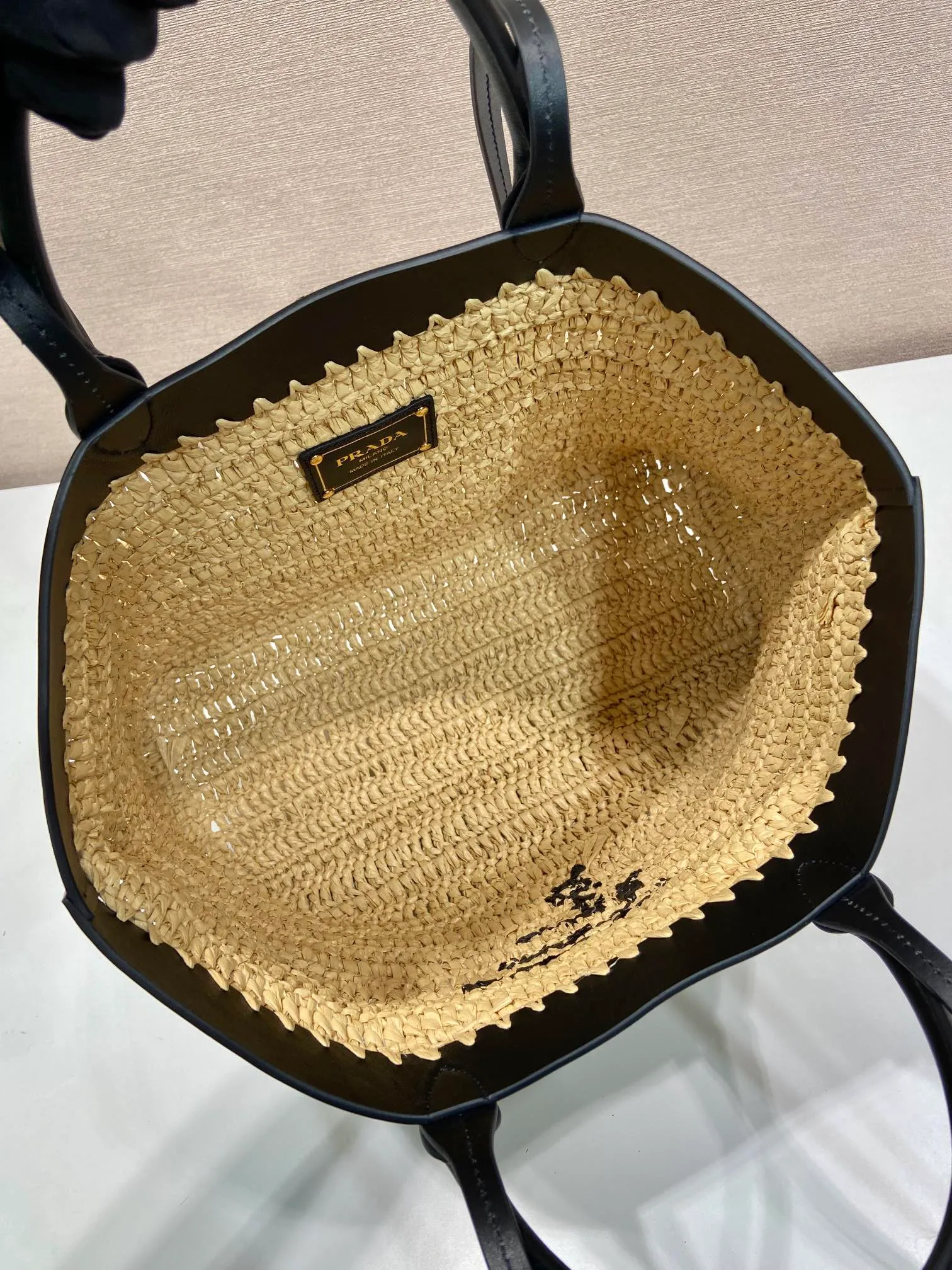 💰1560🎉New woven tote bag🎉1BG499 large size🎉🎉 This modern and sophisticated tote bag combines crochet craftsmanship and leather details to create a summer atmosphere. Double handle style, can be used as a handbag or shoulder bag, with a contrasting embroidered letter logo on the front for added recognition. Large capacity, stylish, casual and elegant👏👏A must-have for summer, get it now🎉🎉 Length 32x Height 29x Bottom 16cm🎉🎉🎉👏👏 👏
