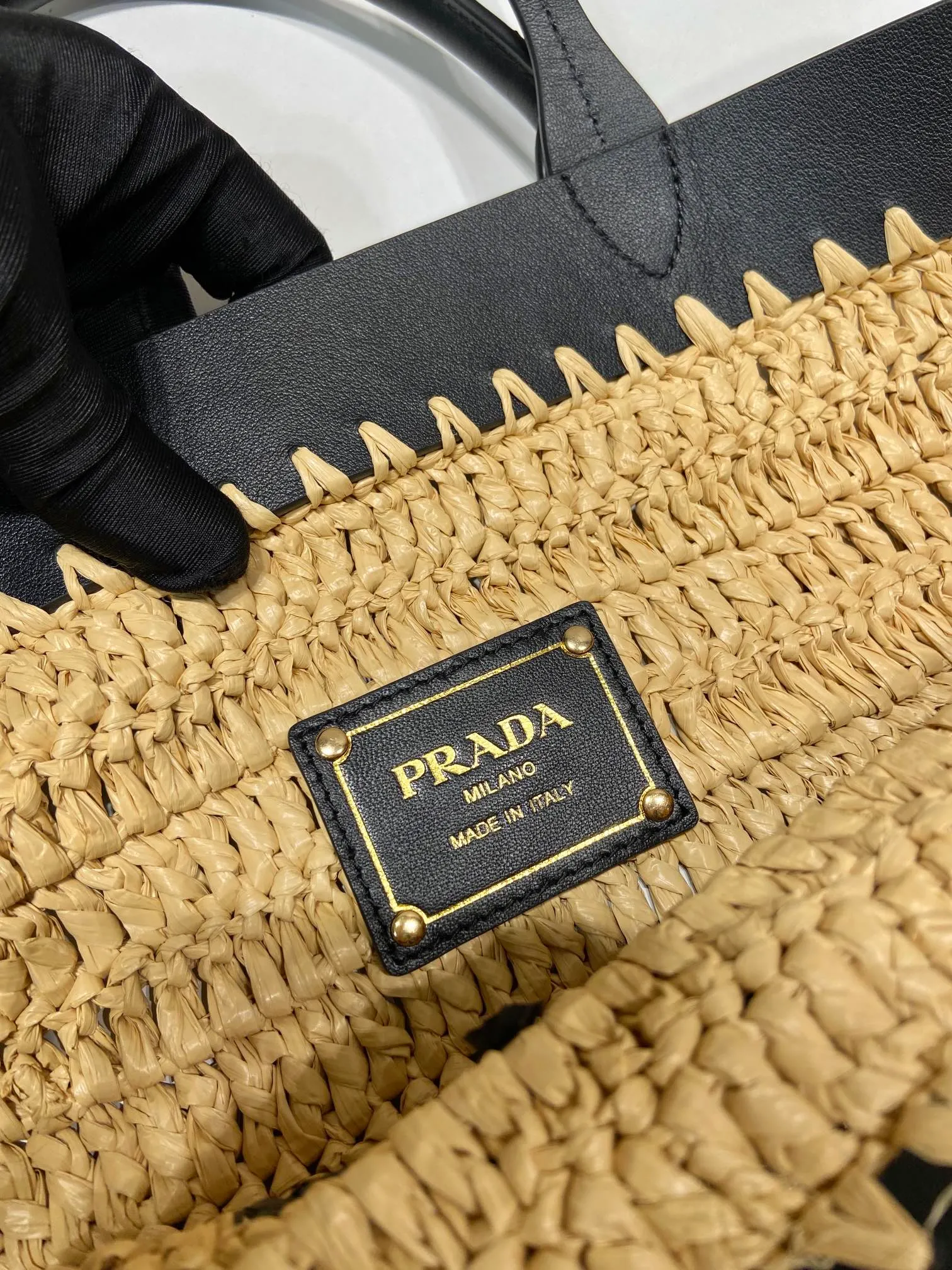 💰1560🎉New woven tote bag🎉1BG499 large size🎉🎉 This modern and sophisticated tote bag combines crochet craftsmanship and leather details to create a summer atmosphere. Double handle style, can be used as a handbag or shoulder bag, with a contrasting embroidered letter logo on the front for added recognition. Large capacity, stylish, casual and elegant👏👏A must-have for summer, get it now🎉🎉 Length 32x Height 29x Bottom 16cm🎉🎉🎉👏👏 👏