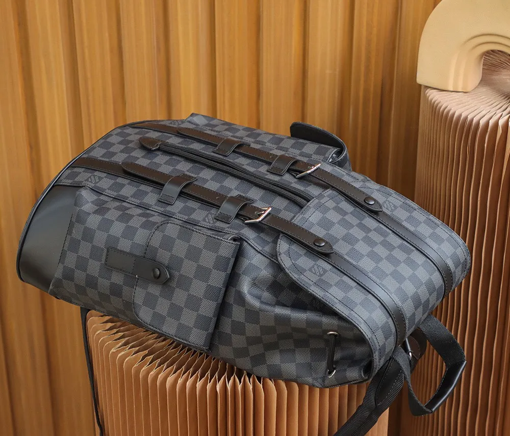 P¥960👉nfc dynamic chip version👈【Top inspection-free all-steel hardware】𝐂𝐇𝐑𝐈𝐒𝐓𝐎𝐏𝐇𝐄𝐑 Backpack N41379 Black Check French original leather🇫🇷Pure steel hardware Size: 38*44*12.5cm A unisex backpack, a daily bag that is very suitable for outdoor use. Its attractive design style is quite tasteful and can easily meet the daily travel capacity. It can hold laptops, books, documents, etc., and the flap closure snaps and drawstrings are more layered and retro. It is an almost versatile bag shape! This model has a high utilization rate and is a must-have for daily commuting and traveling. It doesn’t matter how tall you are.