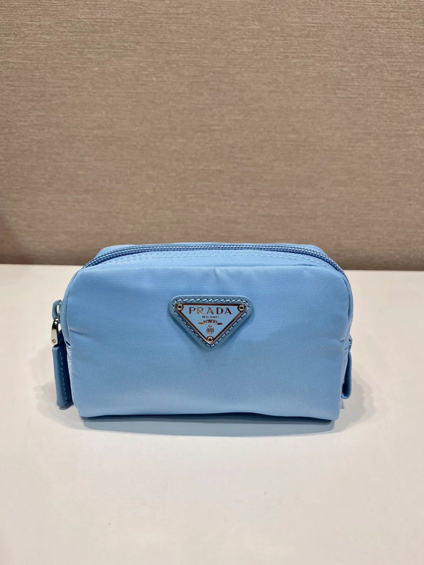 💰280🎉Coin purse🎉1NA339 new product🎉🎉 This clutch bag is made of innovative Prada Re-Nylon regenerated nylon. The bag has a zipper design, the inner pocket is equipped with a zipper pocket, top-grade hardware, large capacity space, cards/car keys🔑/lipstick💄/all no problem, babies, the little handbag you have been longing for has arrived👏👏 Length 12x Height 8x Bottom 3.5cm🎉🎉🎉👏👏👏