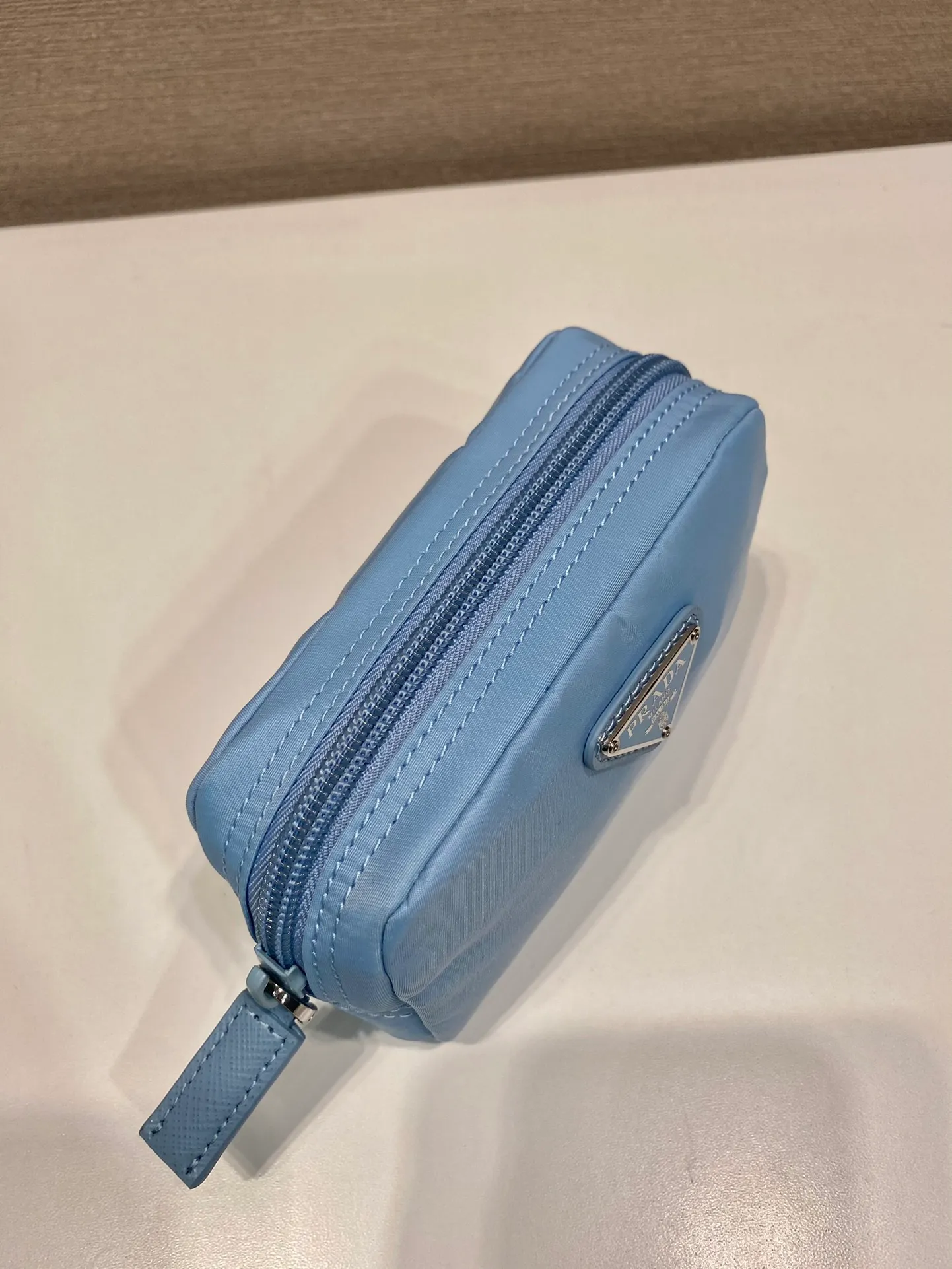 💰280🎉Coin purse🎉1NA339 new product🎉🎉 This clutch bag is made of innovative Prada Re-Nylon regenerated nylon. The bag has a zipper design, the inner pocket is equipped with a zipper pocket, top-grade hardware, large capacity space, cards/car keys🔑/lipstick💄/all no problem, babies, the little handbag you have been longing for has arrived👏👏 Length 12x Height 8x Bottom 3.5cm🎉🎉🎉👏👏👏