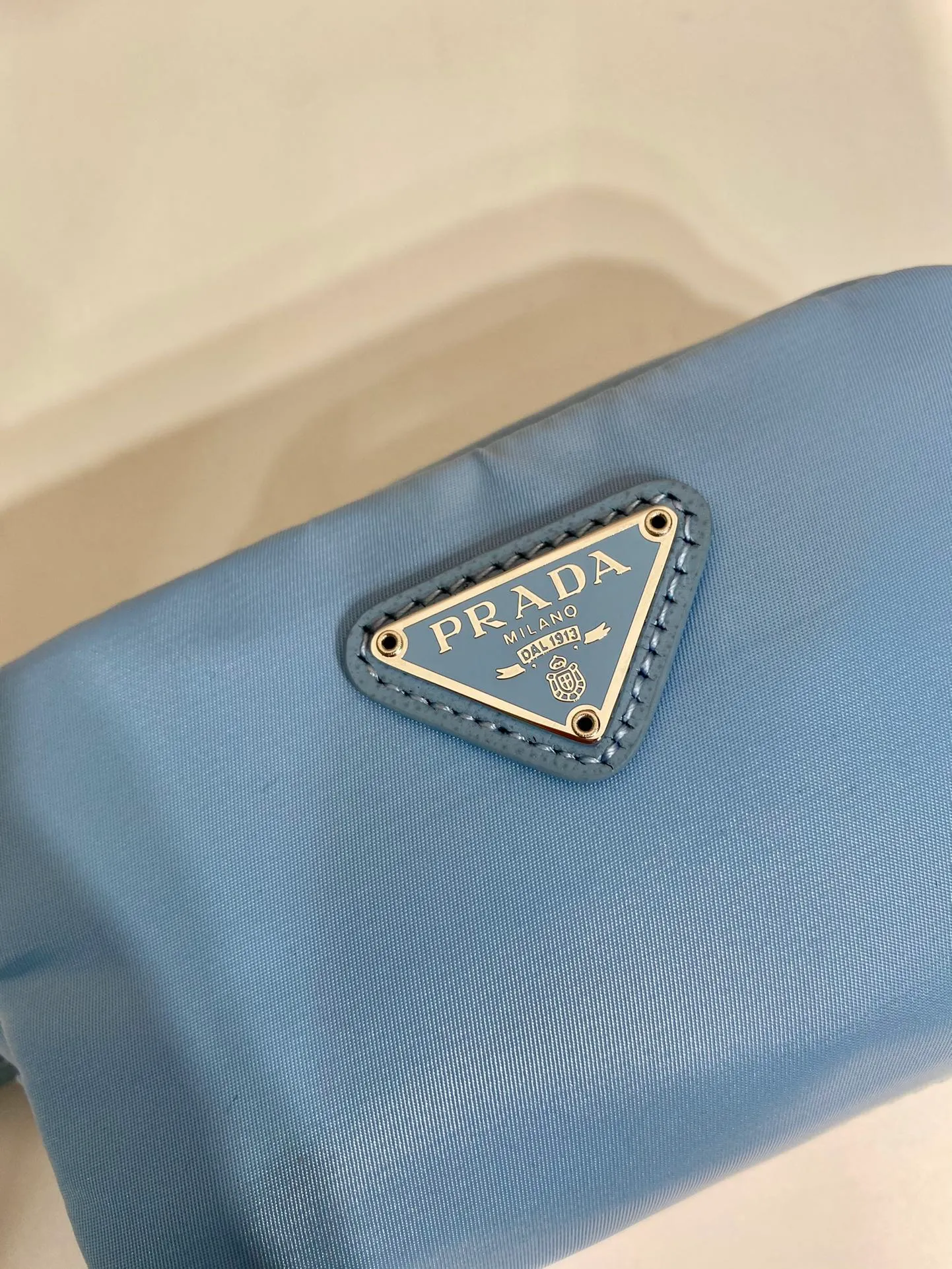 💰280🎉Coin purse🎉1NA339 new product🎉🎉 This clutch bag is made of innovative Prada Re-Nylon regenerated nylon. The bag has a zipper design, the inner pocket is equipped with a zipper pocket, top-grade hardware, large capacity space, cards/car keys🔑/lipstick💄/all no problem, babies, the little handbag you have been longing for has arrived👏👏 Length 12x Height 8x Bottom 3.5cm🎉🎉🎉👏👏👏