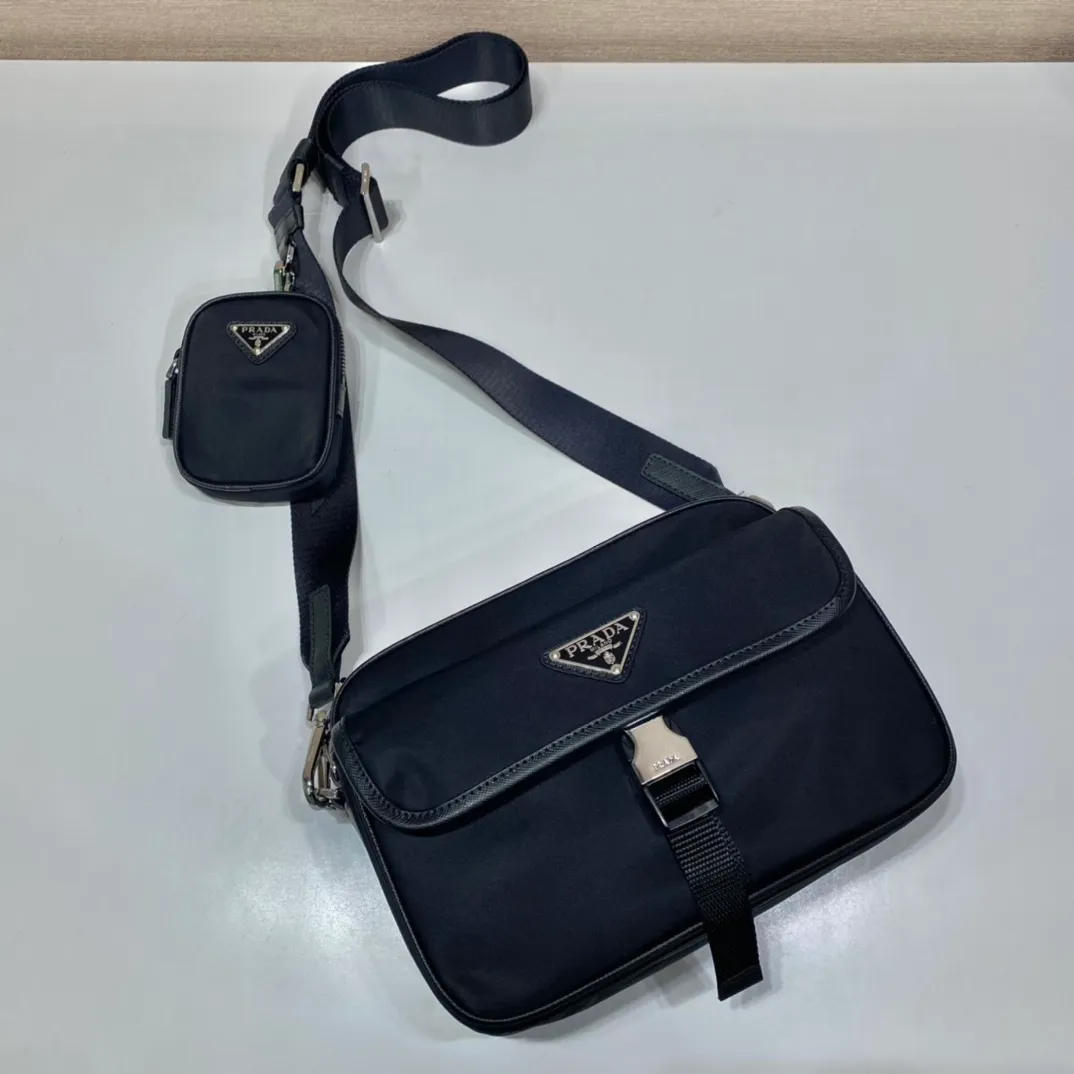 💰1020🎉New messenger bag🎉2VH133B🎉🎉 This crossbody bag is made of imported nylon fabric, top-grade hardware🎉🎉Detachable and adjustable nylon strap and leather shoulder strap, with detachable pouch, flip-top coated with enamel metal triangle logo Zipper closure, external pockets, with flaps and side buckles, recycled nylon lining, lightweight and practical, and a timeless and popular style🎉🎉worth owning🎉🎉 Length 22x Height 16x Bottom 5cm