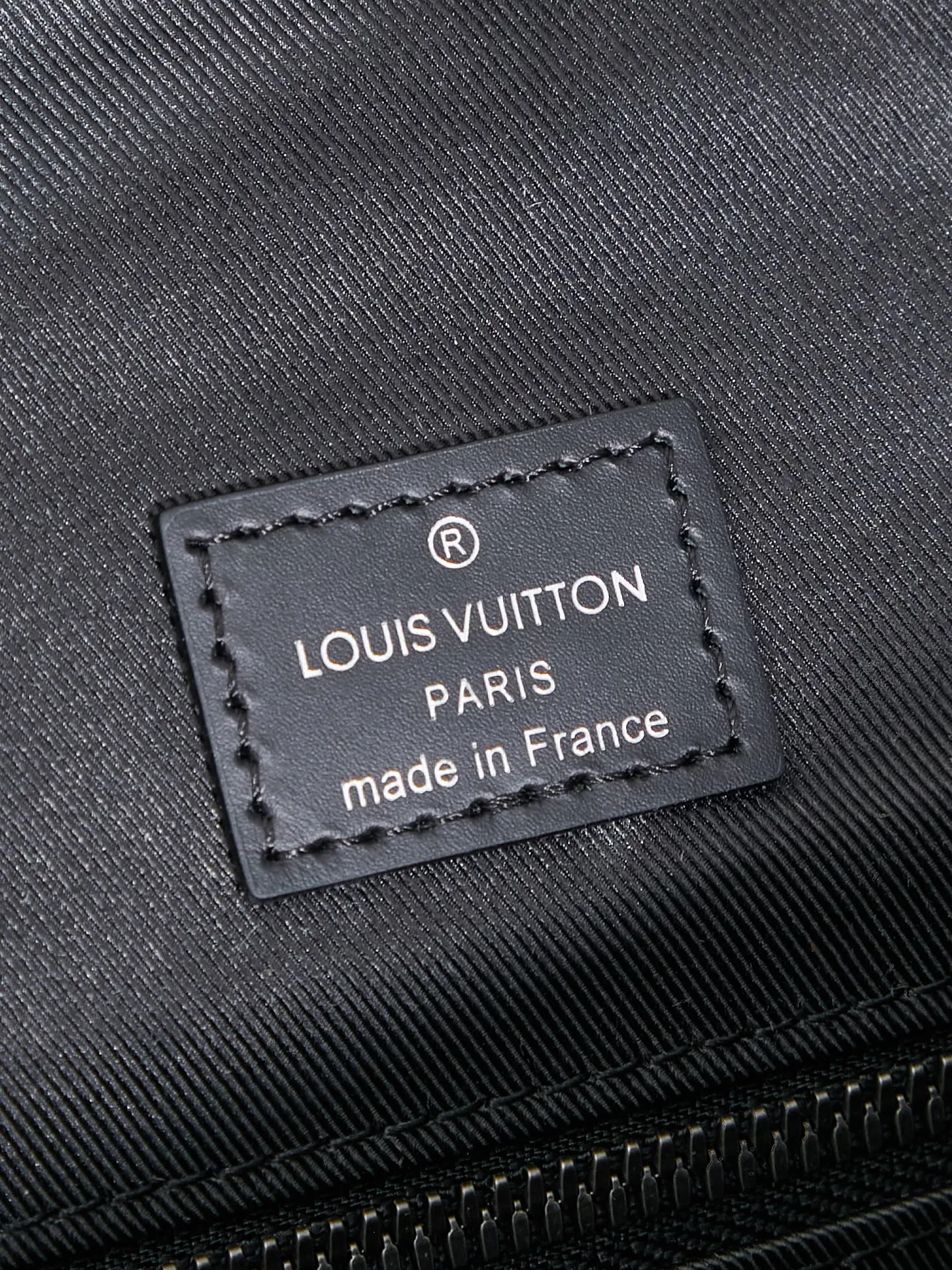 P¥960👉nfc163C01 dynamic chip version👈【Top inspection-free all-steel hardware】𝐂𝐇𝐑𝐈𝐒𝐓𝐎𝐏𝐇𝐄𝐑 Backpack M43735 Black Flower French original leather🇫🇷Pure steel hardware Size: 38*44*12.5cm A unisex backpack, a daily bag that is very suitable for outdoor use. Its attractive design style is quite tasteful and can easily meet the daily travel capacity. It can hold laptops, books, documents, etc., and the flap closure snaps and drawstrings are more layered and retro. It is an almost versatile bag shape! This model has a high utilization rate and is a must-have for daily commuting and traveling. It doesn’t matter how tall you are!