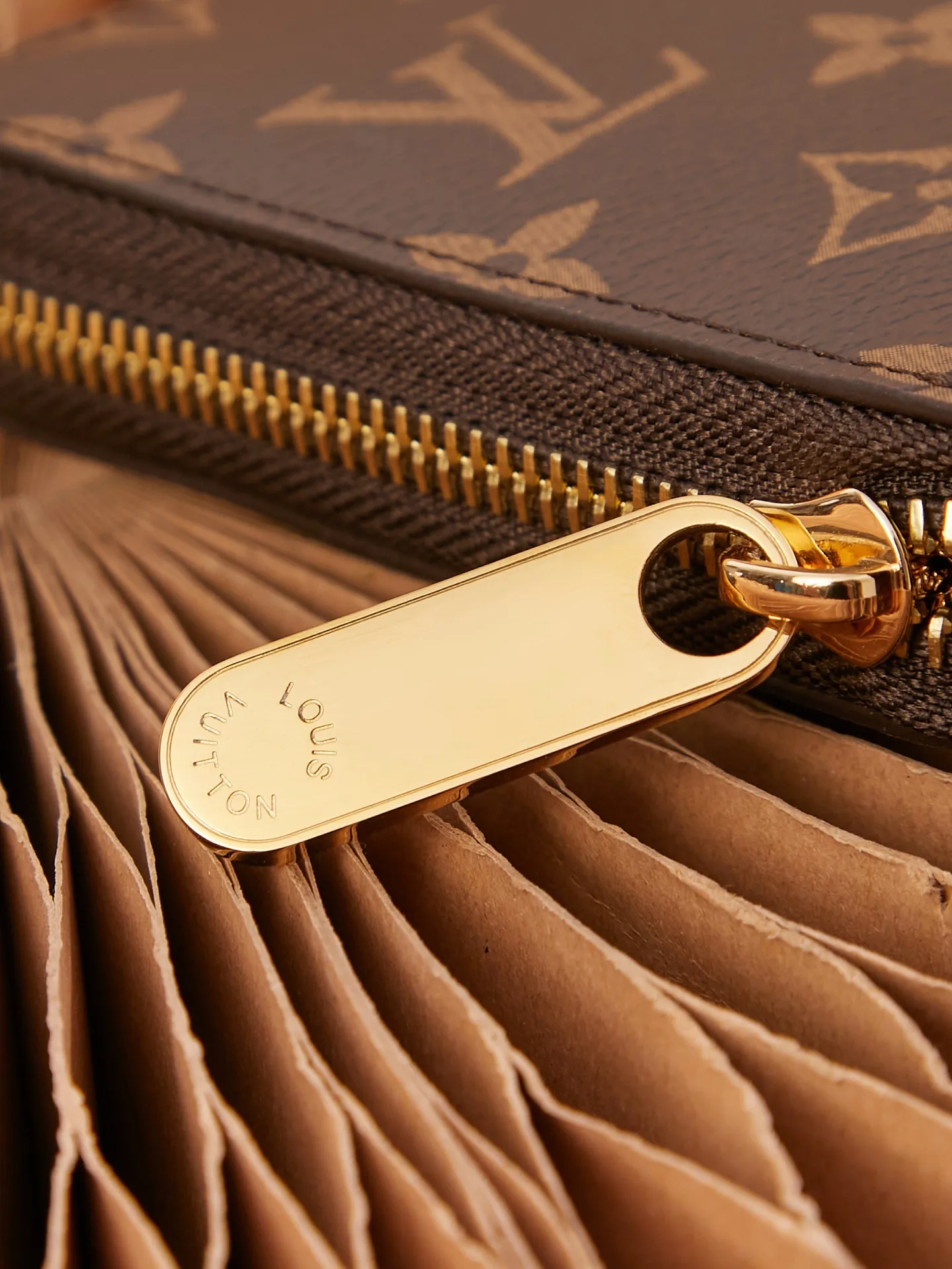 P¥320👉nfc dynamic chip version👈[Top inspection-free pure steel hardware] Large zipper hand wallet M62581 presbyopia inspection-free version 🔍Perfect details 🔍The essence of solid construction!