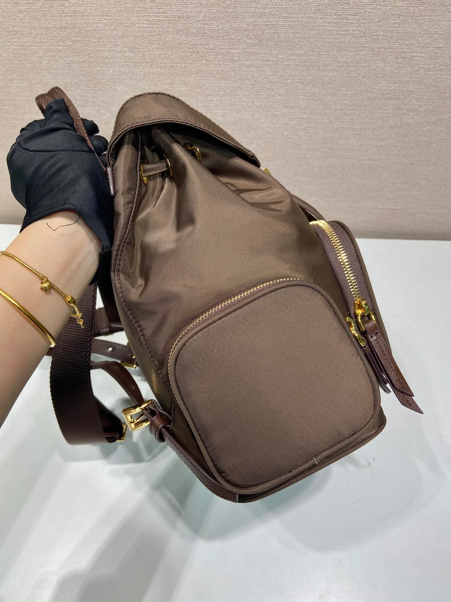 💰1300🎉New product🎉1BZ081 Backpack🎉🎉 This backpack is made of imported nylon fabric. The body of the bag is designed with three zipper pockets. The bag opening is opened and closed with a flip drawstring. It has top-grade hardware, large capacity, and many pockets. It is very practical. Length 24.5x Height 29x Bottom 12cm🎉🎉🎉💰💰💰