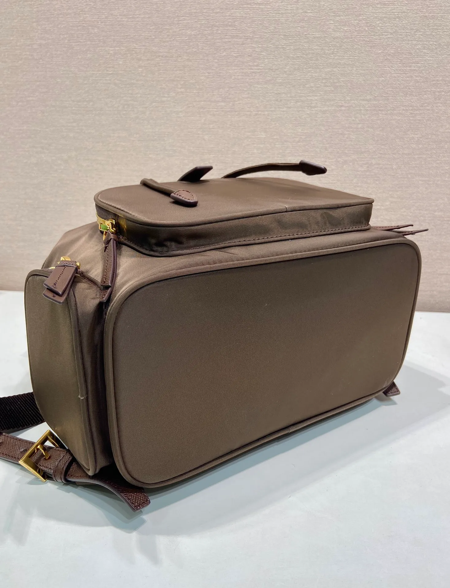 💰1300🎉New product🎉1BZ081 Backpack🎉🎉 This backpack is made of imported nylon fabric. The body of the bag is designed with three zipper pockets. The bag opening is opened and closed with a flip drawstring. It has top-grade hardware, large capacity, and many pockets. It is very practical. Length 24.5x Height 29x Bottom 12cm🎉🎉🎉💰💰💰