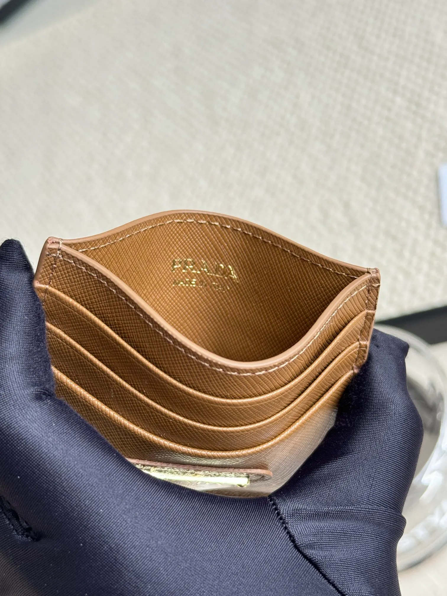 💰100prada popular card holder, unisex small card holder, black, model 1MC025 Triangle Wheat series, nine colors, made of cross-grain cowhide, 6 card slots ➕ a middle mezzanine, which can hold multiple cards and zeros 💰, size 11.2×8.5cm, taken in kind, what you see is what you get