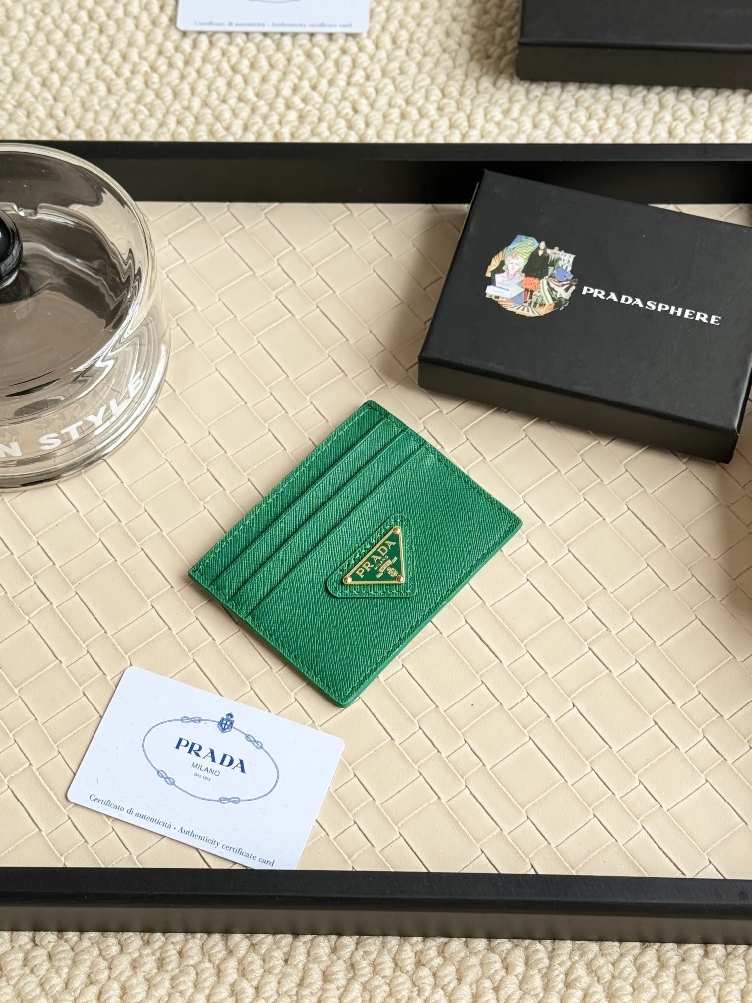 💰100prada popular card holder, unisex small card holder, black, model 1MC025 Triangle Wheat series, nine colors, made of cross-grain cowhide, 6 card slots ➕ a middle mezzanine, which can hold multiple cards and zeros 💰, size 11.2×8.5cm, taken in kind, what you see is what you get