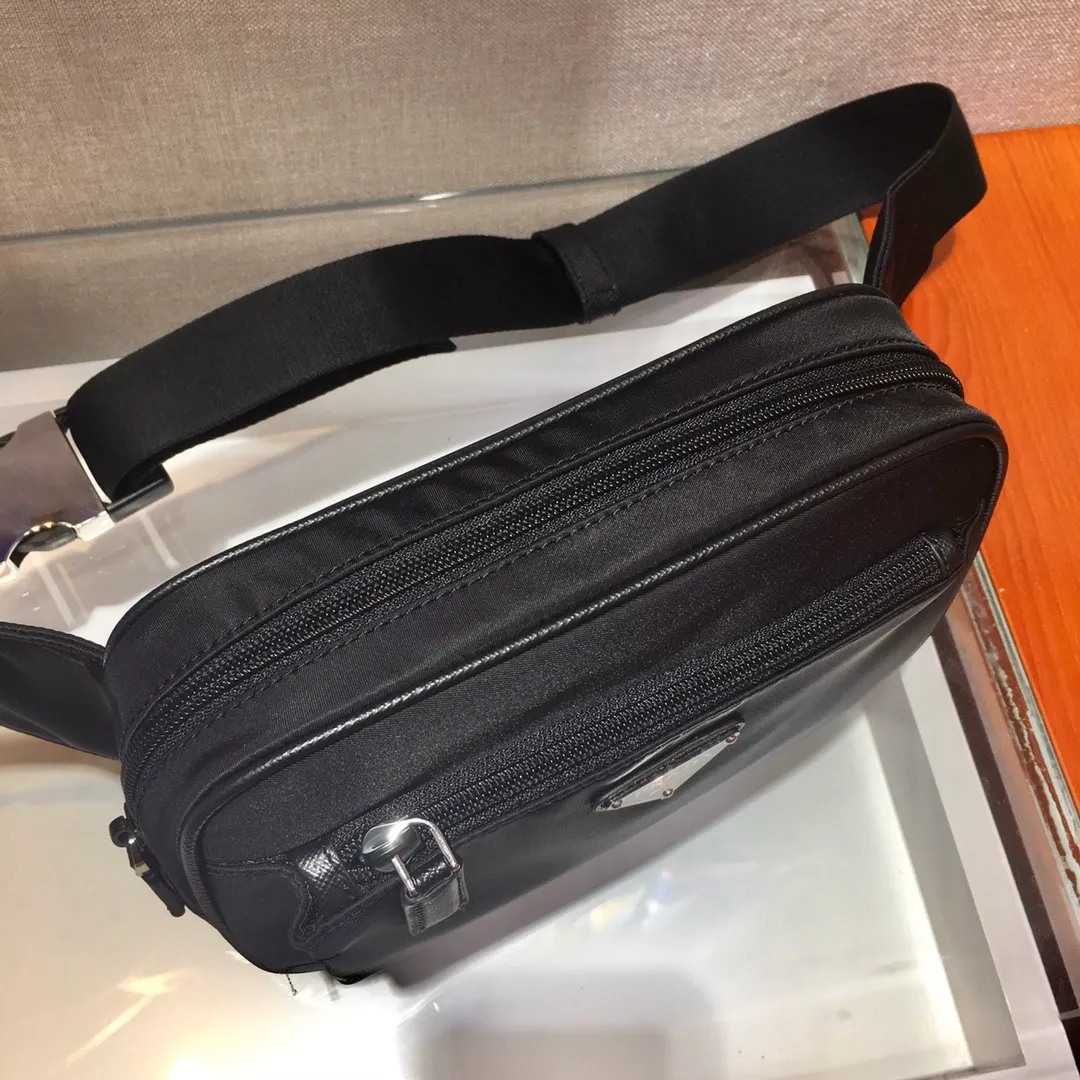 💰760🎉Classic hot model🎉2VL977 has arrived👍👍Made of imported nylon material Adjustable nylon belt with buckle, zipper closure, polished steel hardware, internal logo plate, external enameled triangle logo, can be used as a waist bag and chest bag, suitable for both men and women😘😘Another popular style that will never go out of style👍👍Length 21xH12.5xHeel 4.5cm👍👍👍