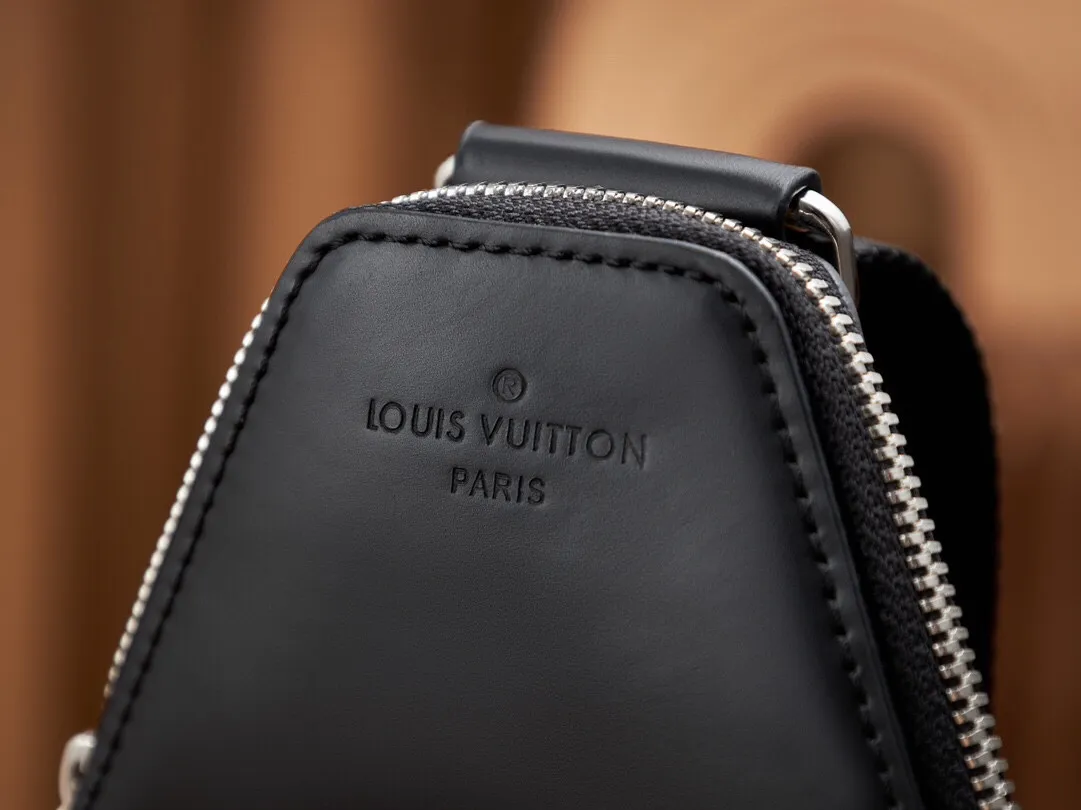 P¥720👉nfc dynamic chip version👈This Avenue chest bag M46327 is made of French original leather🇫🇷Pure steel hardware Size: 20*31*7cm [Essential details, every detail is impeccable].