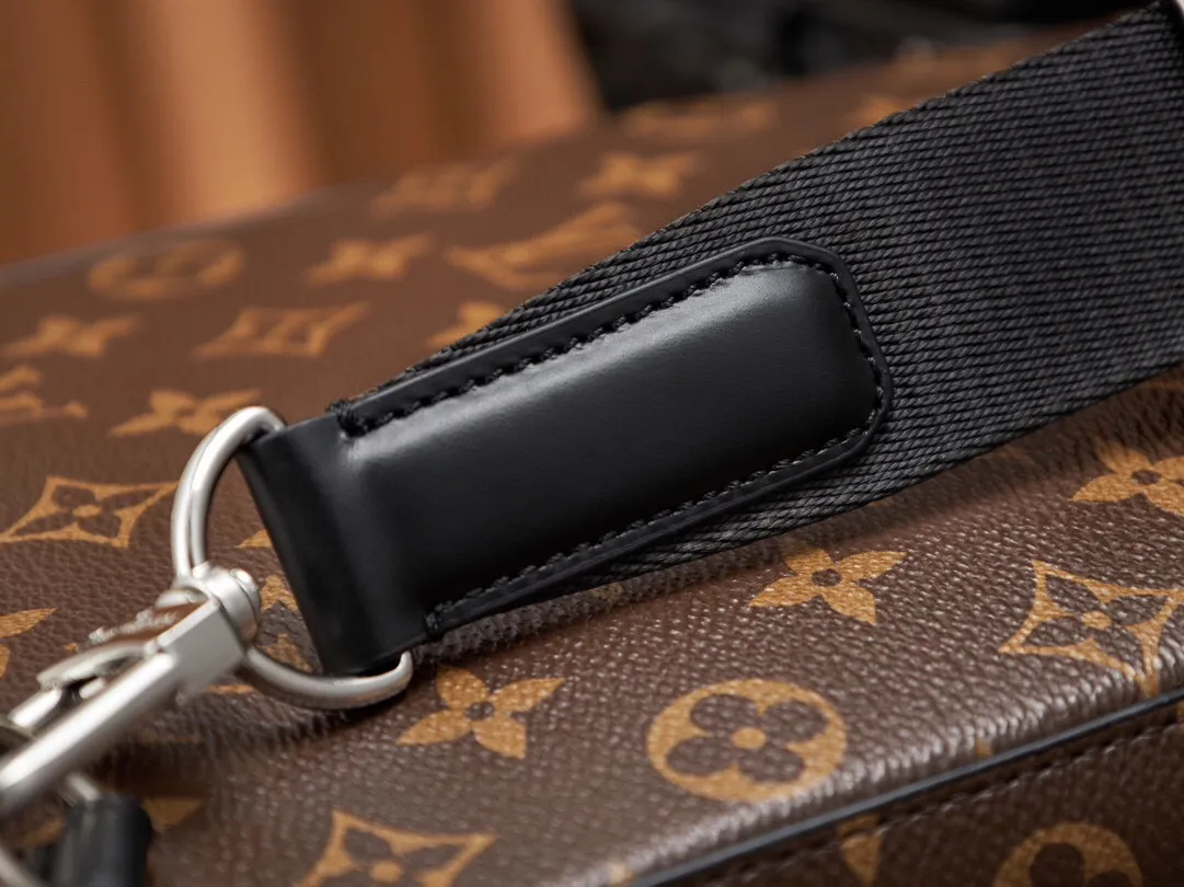 P¥720👉nfc dynamic chip version👈This Avenue chest bag M46327 is made of French original leather🇫🇷Pure steel hardware Size: 20*31*7cm [Essential details, every detail is impeccable].