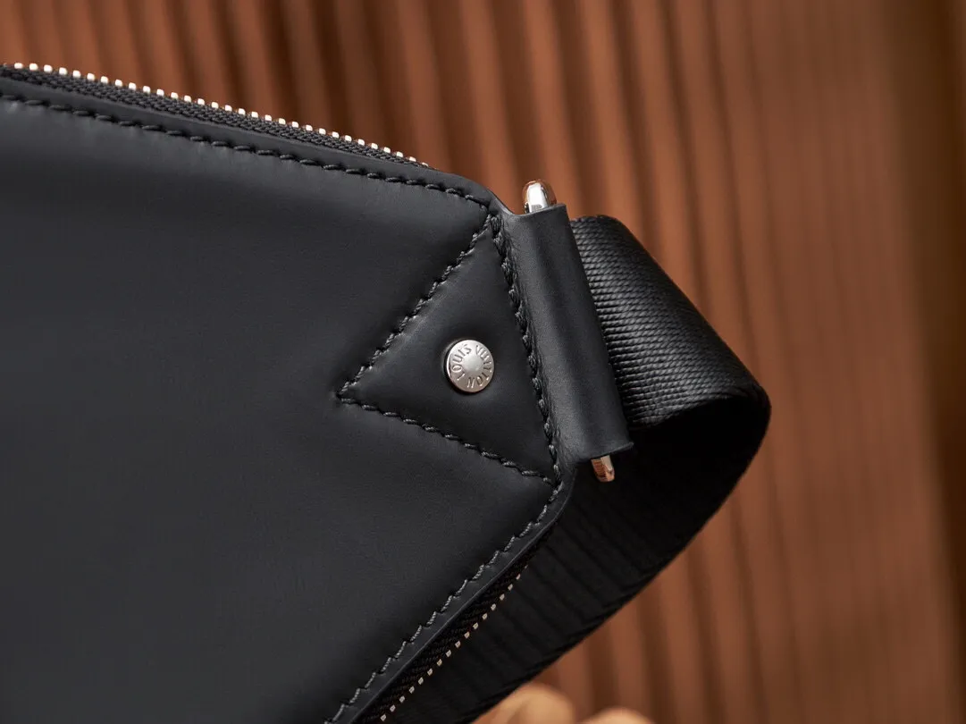 P¥720👉nfc dynamic chip version👈This Avenue chest bag M46327 is made of French original leather🇫🇷Pure steel hardware Size: 20*31*7cm [Essential details, every detail is impeccable].