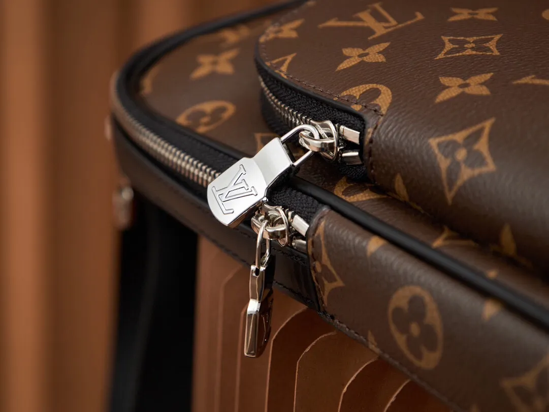 P¥720👉nfc dynamic chip version👈This Avenue chest bag M46327 is made of French original leather🇫🇷Pure steel hardware Size: 20*31*7cm [Essential details, every detail is impeccable].