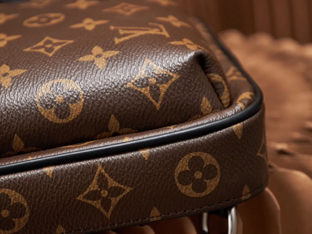 P¥720👉nfc dynamic chip version👈This Avenue chest bag M46327 is made of French original leather🇫🇷Pure steel hardware Size: 20*31*7cm [Essential details, every detail is impeccable].