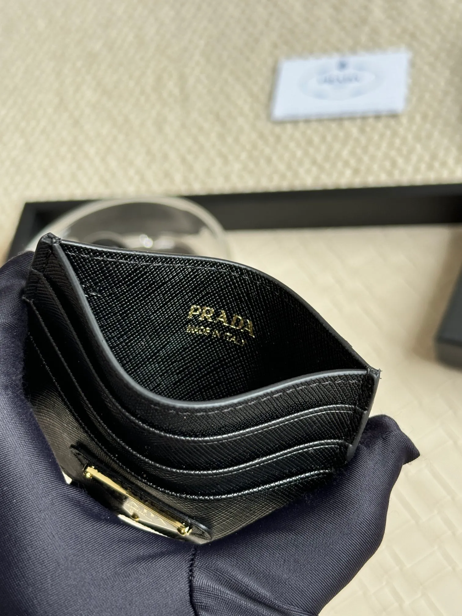 💰100prada popular card holder, unisex small card holder, black, model 1MC025 Triangle Wheat series, nine colors, made of cross-grain cowhide, 6 card slots ➕ a middle mezzanine, which can hold multiple cards and zeros 💰, size 11.2×8.5cm, taken in kind, what you see is what you get