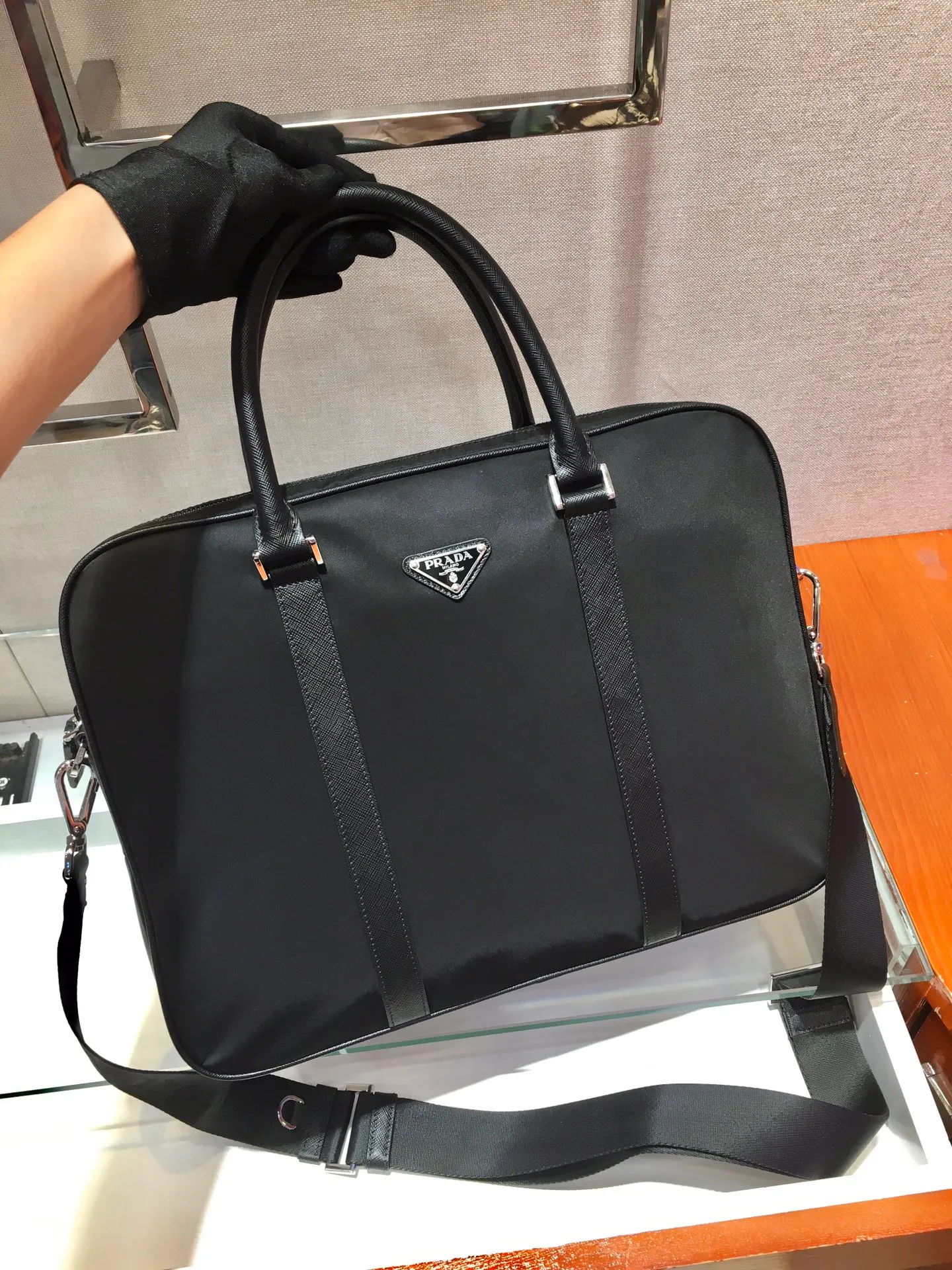 💰1320🎉Upgrade board🎉2VE871 briefcase🎉Made of imported Saffiano cross-grain cowhide and nylon fabric, detachable and adjustable nylon shoulder strap design, can be carried by hand, and looks It is more fashionable. What I love most is that there are small pendants (small bags) hanging on the shoulder straps. You can also hang other bags and pants as accessories. The design of this briefcase is super practical👍👍Men, hurry up and get it💪💪 Length 36x height x 28 bottom x 7cm
