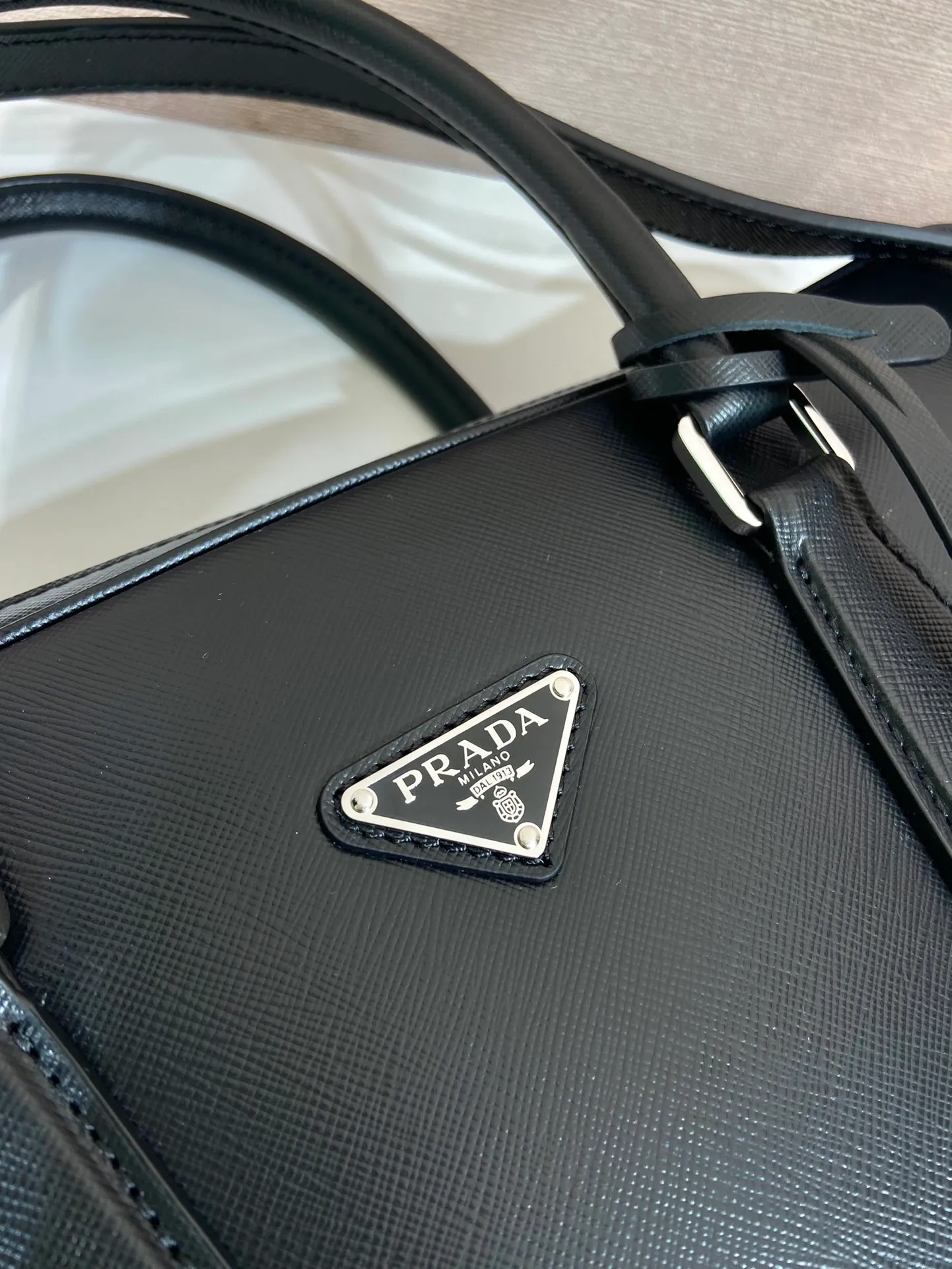 💰1840, P's new model 0368 is out of stock, bottom width is 3.5cm👻👻👻, synchronized with counters, lightweight + ultra-thin + practical, the style that men have always requested, top quality, 175 OEM code, length 37x height 28x base width 3.5cm.