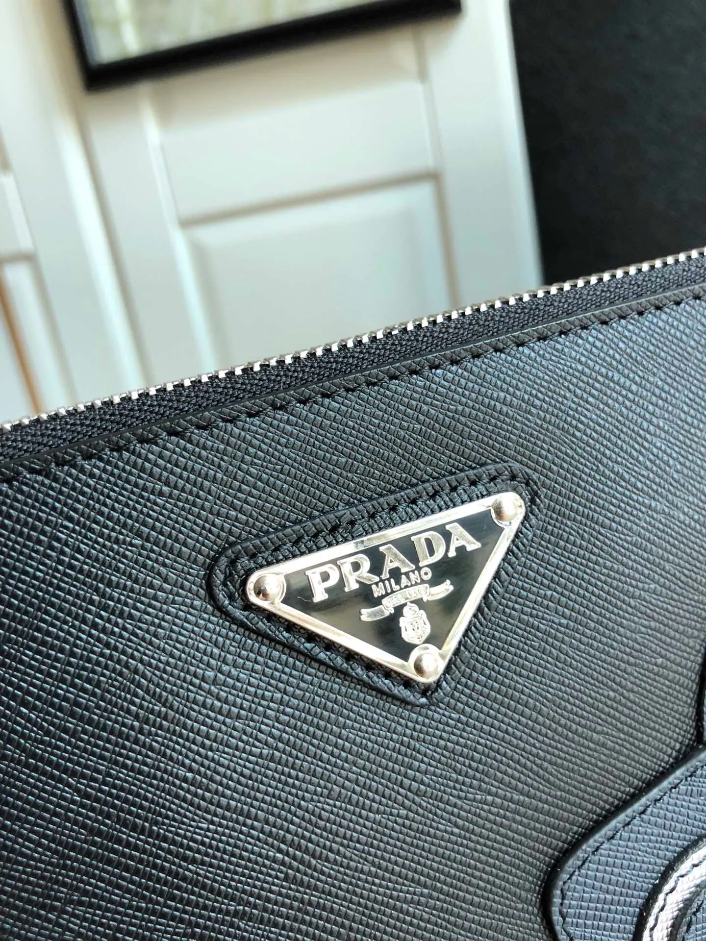 💰920, a new handbag from P family🎉🎉🎉, 2VG005 black with blue, made of imported cross-grain cowhide + complex color matching handbag, imported sheepskin inside, 175 OEM code, a unique handbag🎉🎉🎉Length 28xH 18cm💪💪💪[Red envelope][Red envelope][Red envelope]