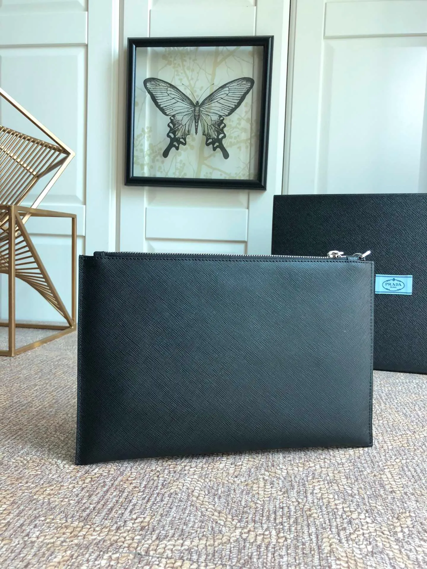 💰920, a new handbag from P family🎉🎉🎉, 2VG005 black with blue, made of imported cross-grain cowhide + complex color matching handbag, imported sheepskin inside, 175 OEM code, a unique handbag🎉🎉🎉Length 28xH 18cm💪💪💪[Red envelope][Red envelope][Red envelope]
