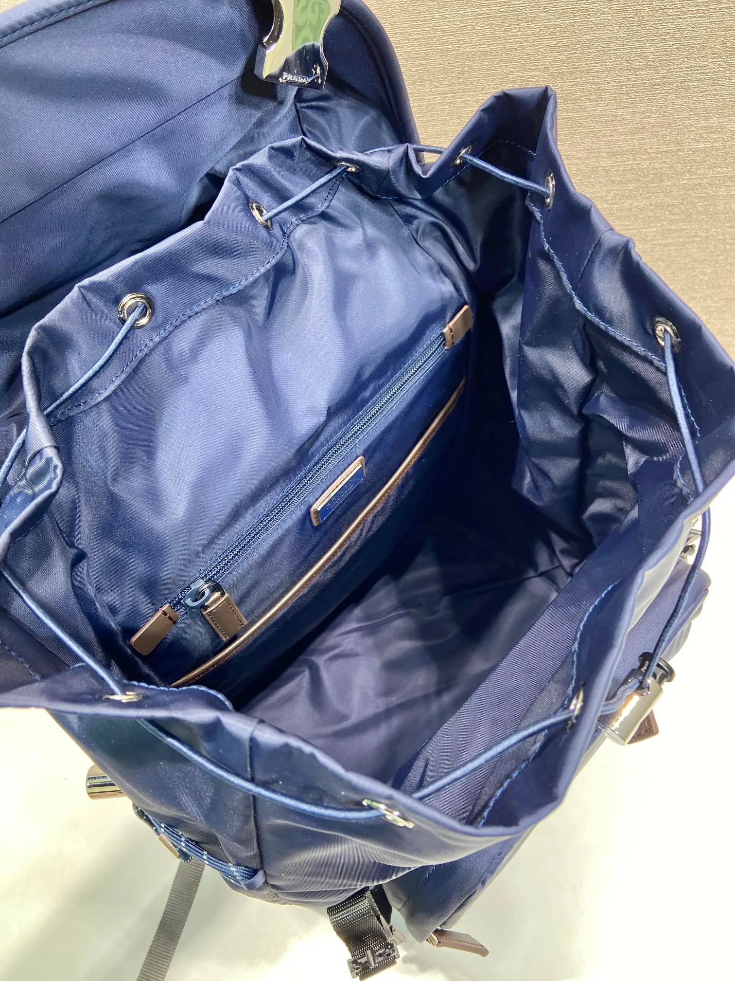 💰1760🎉New Backpack🎉🎉2VZ123 Mountaineering Bag🎉🎉 Inspired by hiking style, this Re-Nylon backpack combines urban style with outdoor elements. The roomy design features leather trim, multiple exterior and interior pockets, and a comfortable padded mesh back. Technical details combine functionality and decoration to complete the modern, sporty accessory. Equipped with adjustable trim details, leather handle, drawstring at the pocket, flap and side buckle fastening, four outer zipper pockets and two drawstring bottle pockets, internal zipper pockets and double patch pockets. The upper body effect is very cool, and it is another timeless hot style🎉🎉Hurry up and get it🎉🎉 Length 28x Height 46x Bottom 22cm🎉🎉🎉💰💰💰