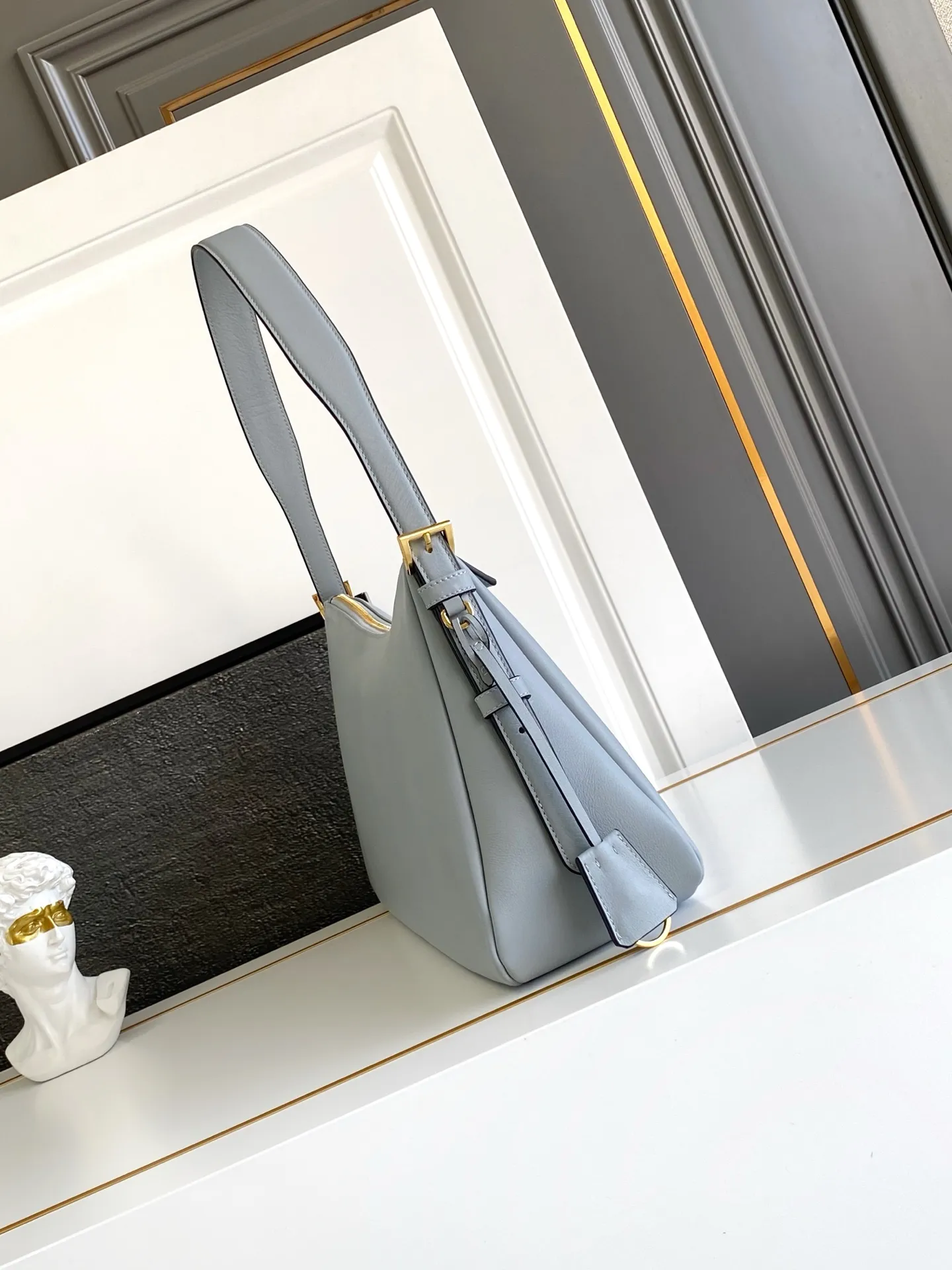 💰1760, new color✨✨ 🎉New Aimee underarm bag🎉🎉🎉This leather Hobo underarm bag has a simple design. It is made of imported calfskin, with a metal triangle enamel logo on the front. It is equipped with a detachable leather shoulder strap. The leather is delicate and soft, practical, lightweight and has a large capacity. ﻿﻿﻿High-end and versatile, another fashion hit. Hurry up and get it, it’s so beautiful👏👏 Model: 1BC228 Size: 39x24x12cm
