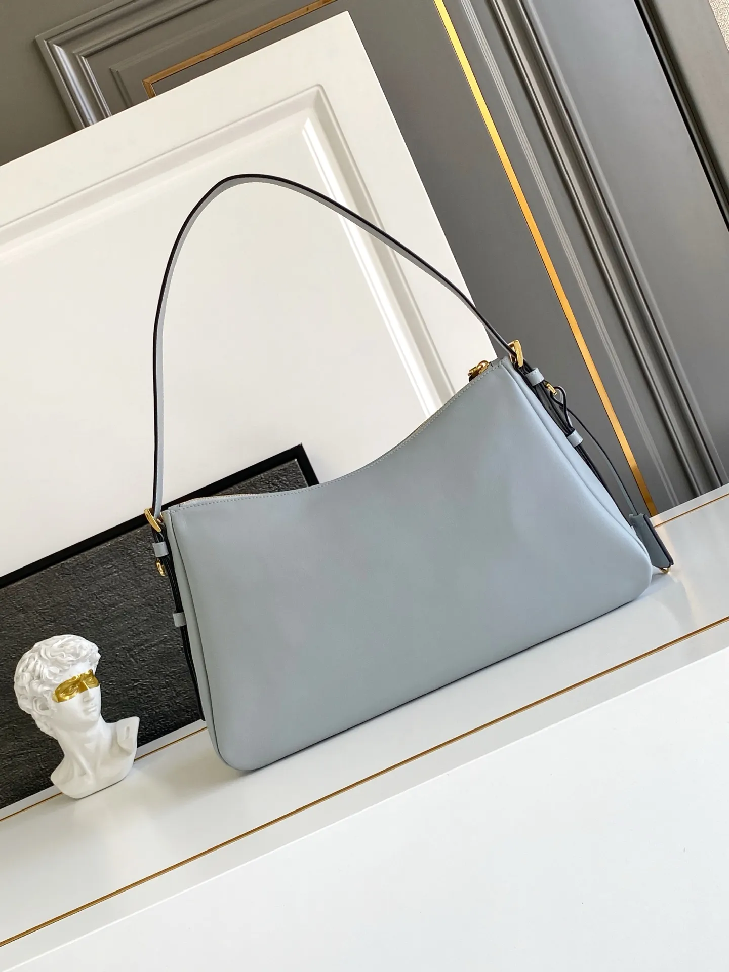 💰1760, new color✨✨ 🎉New Aimee underarm bag🎉🎉🎉This leather Hobo underarm bag has a simple design. It is made of imported calfskin, with a metal triangle enamel logo on the front. It is equipped with a detachable leather shoulder strap. The leather is delicate and soft, practical, lightweight and has a large capacity. ﻿﻿﻿High-end and versatile, another fashion hit. Hurry up and get it, it’s so beautiful👏👏 Model: 1BC228 Size: 39x24x12cm