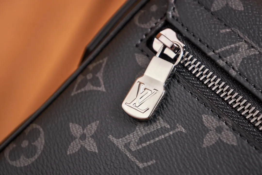 P¥720👉nfc163C01 dynamic chip version👈【Top inspection-free all-steel hardware】👏👏This model District small messenger bag Model: M46255; Size: 26x20x7CM Work details: For reference
