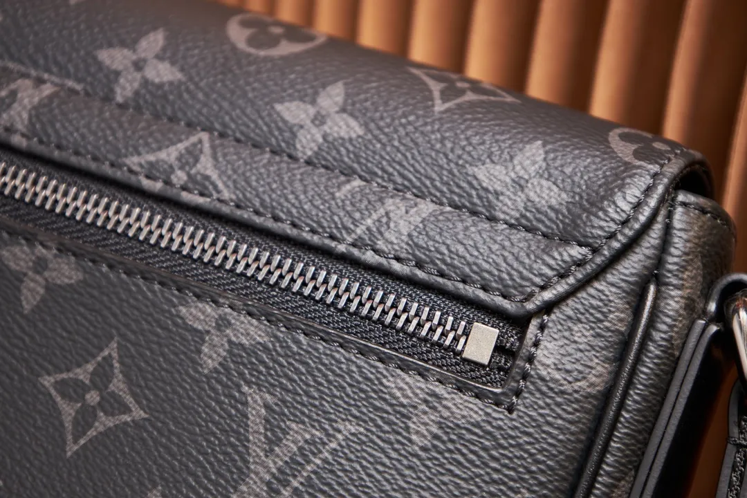 P¥720👉nfc163C01 dynamic chip version👈【Top inspection-free all-steel hardware】👏👏This model District small messenger bag Model: M46255; Size: 26x20x7CM Work details: For reference