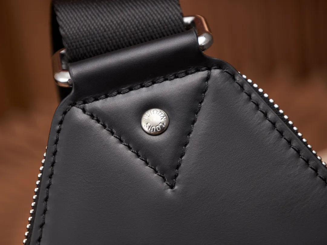 P¥720👉nfc dynamic chip version👈This Avenue chest bag N45302 French original leather🇫🇷Pure steel hardware Size: 20*31*7cm [Essential details, every detail is impeccable].