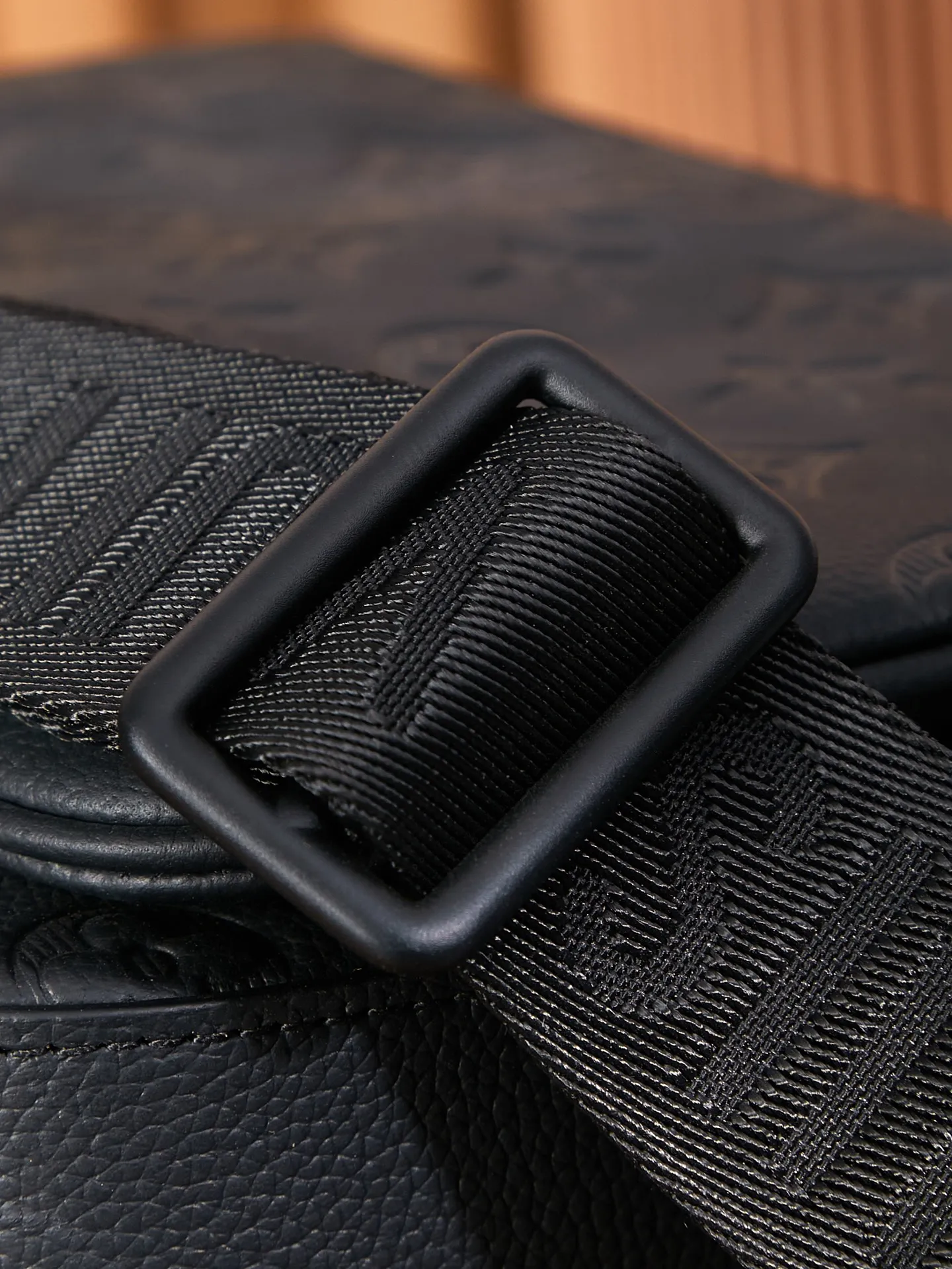 P¥940👉nfc163C01 dynamic chip version👈[Top original order, all steel hardware] This Trio messenger bag Model: M46602 Product details: For reference