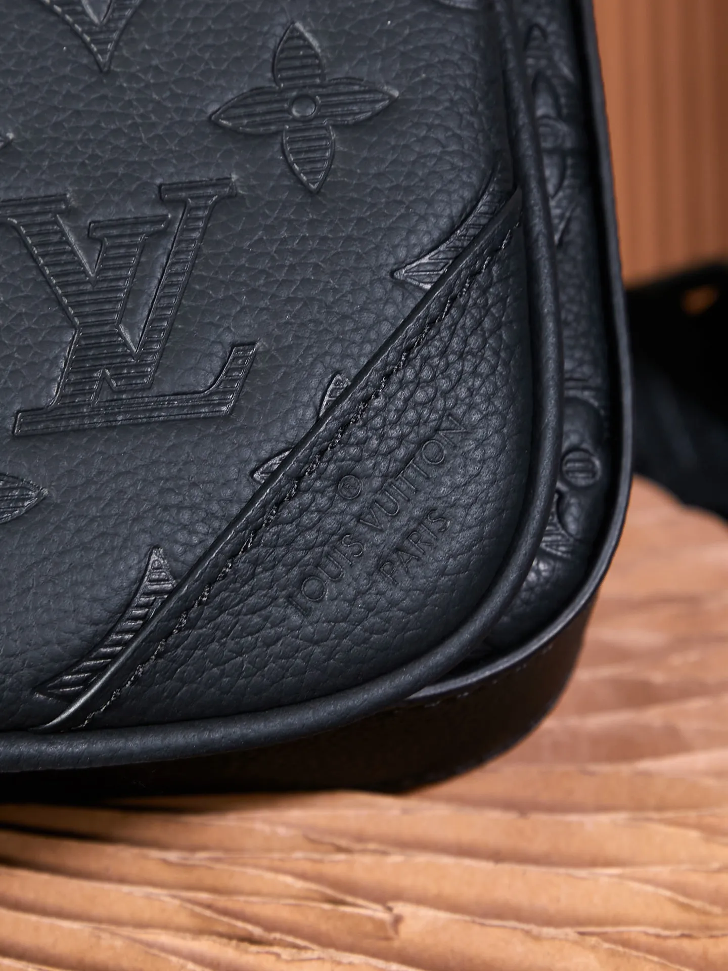 P¥940👉nfc163C01 dynamic chip version👈[Top original order, all steel hardware] This Trio messenger bag Model: M46602 Product details: For reference